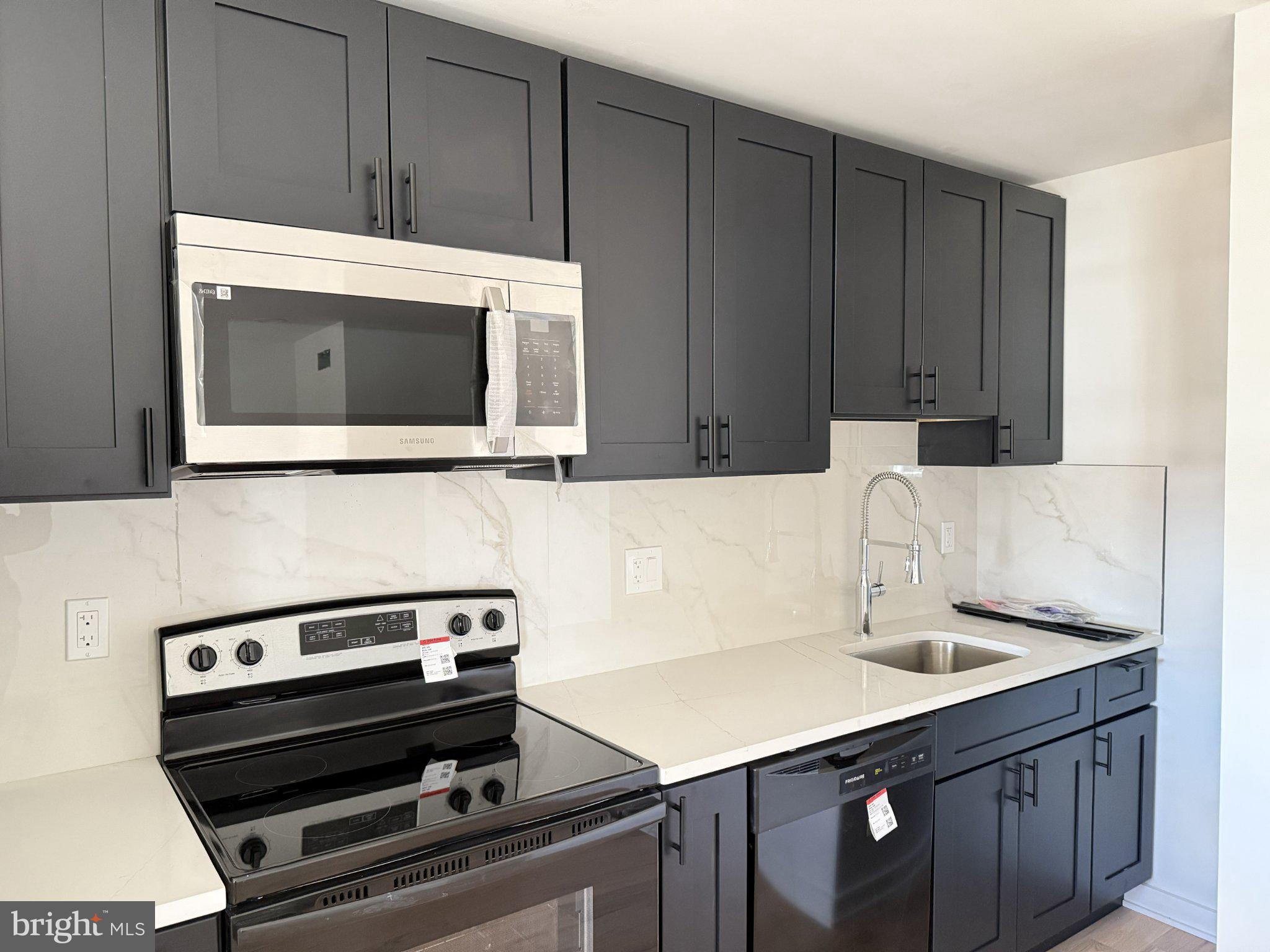 PORT RICHMOND - Residential