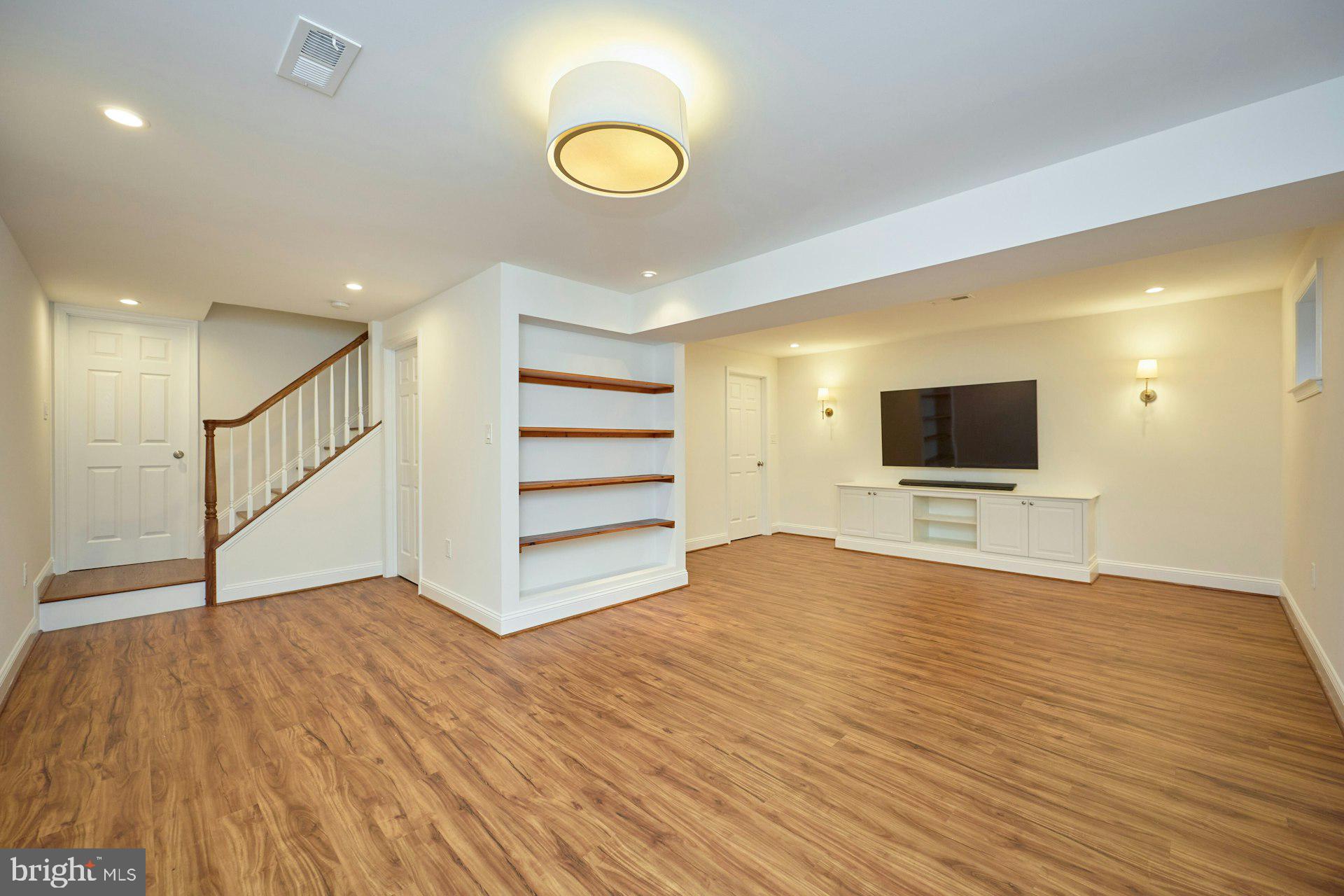 SIGNAL HILL - Residential