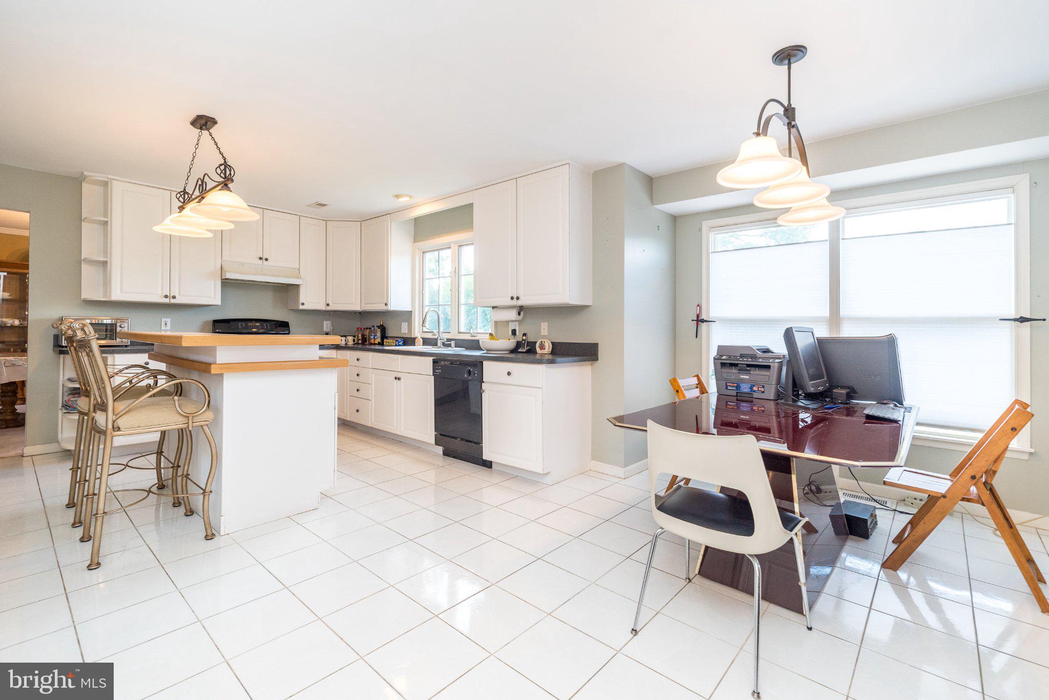 PIN OAKS ESTS - Residential