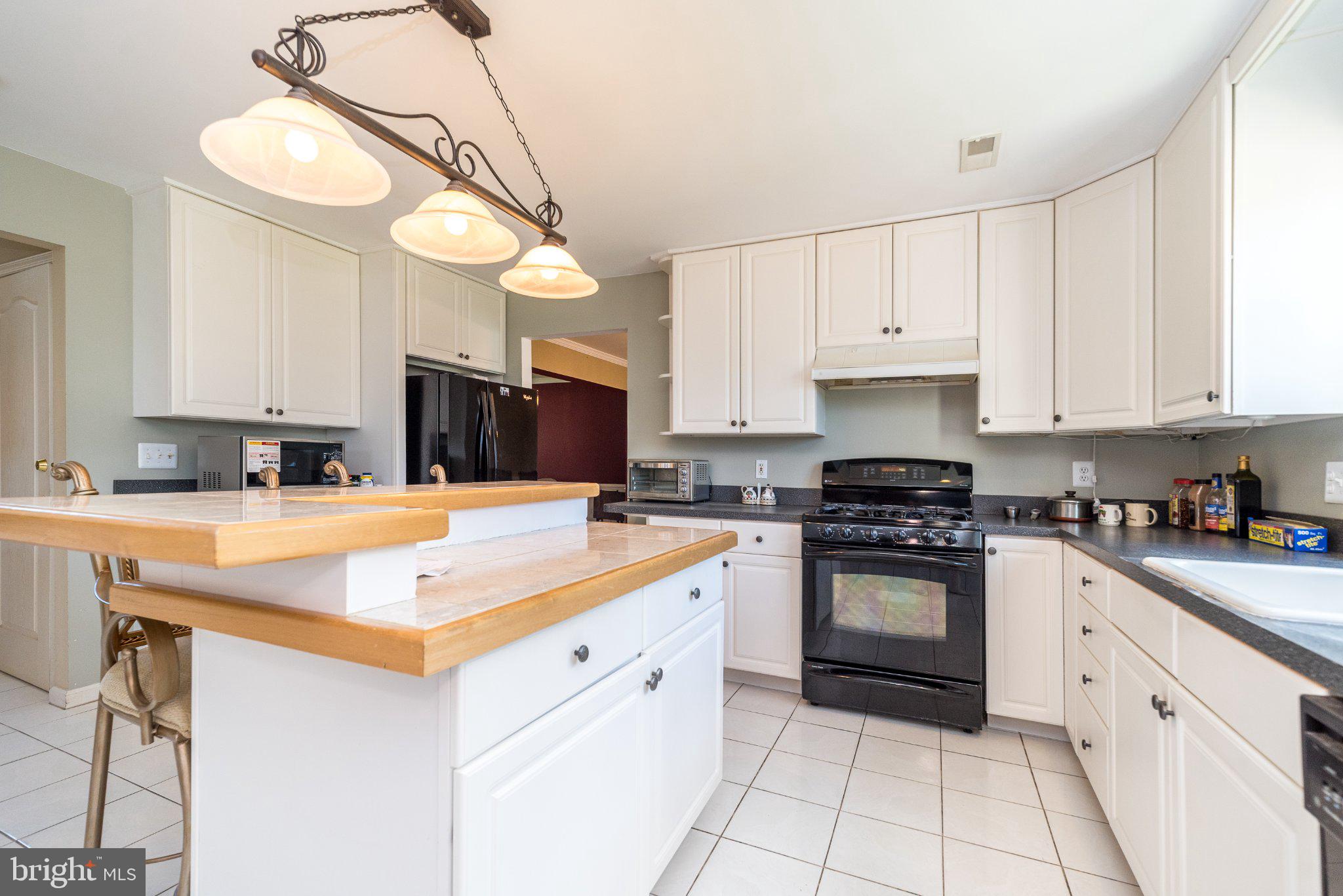 PIN OAKS ESTS - Residential