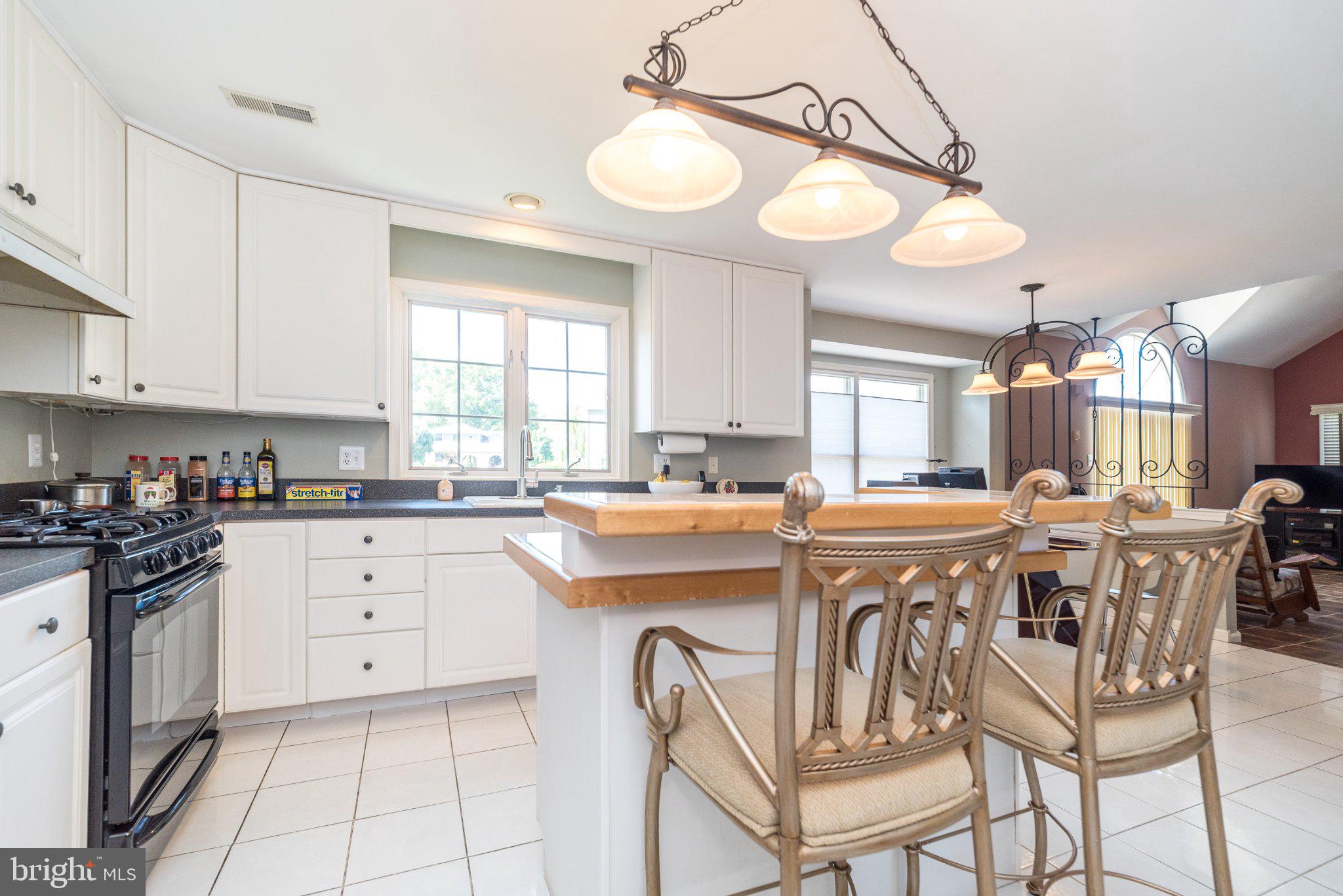 PIN OAKS ESTS - Residential