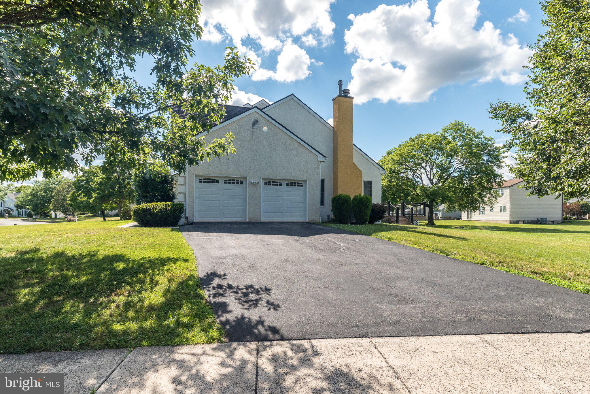 PIN OAKS ESTS - Residential