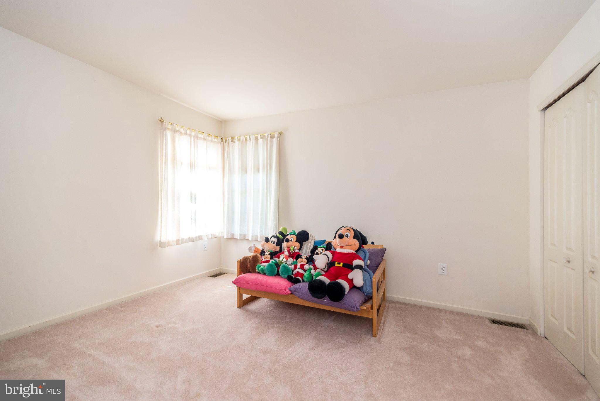 PIN OAKS ESTS - Residential