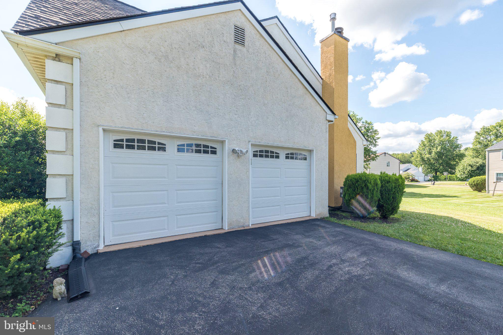 PIN OAKS ESTS - Residential