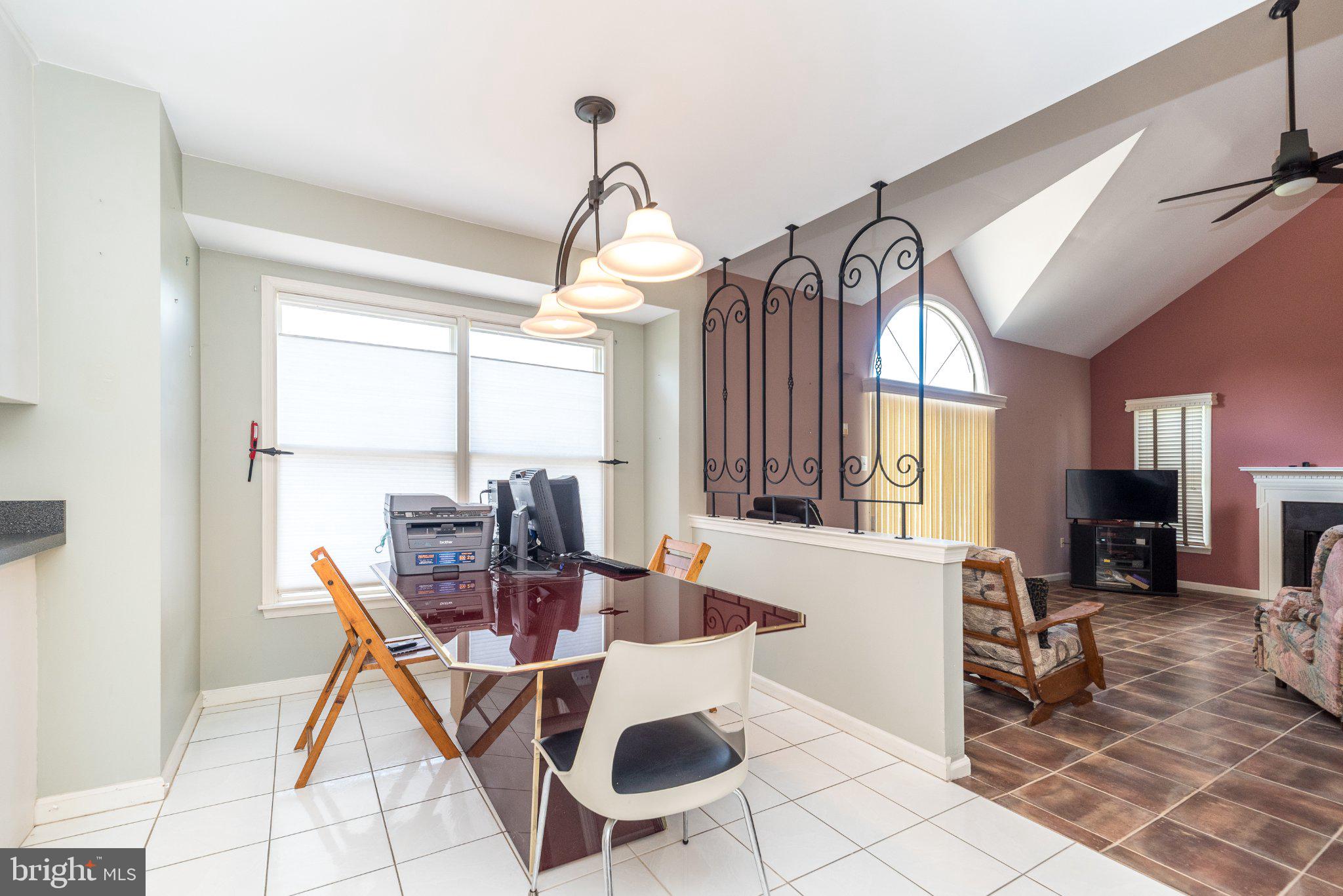 PIN OAKS ESTS - Residential