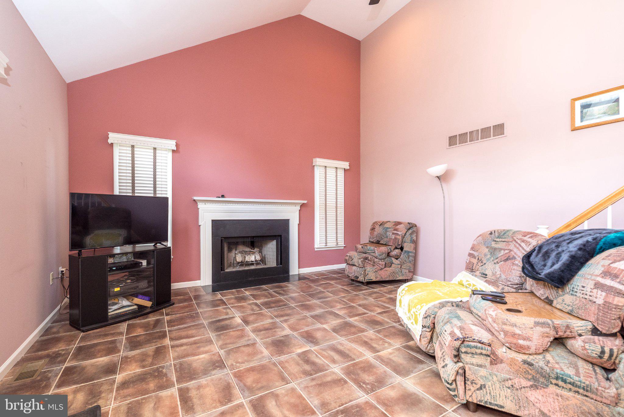 PIN OAKS ESTS - Residential