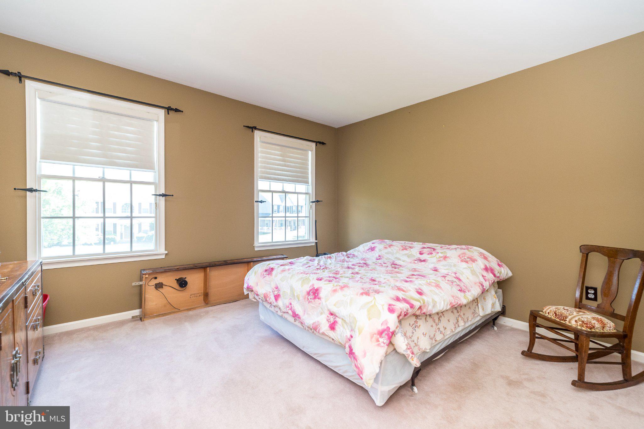 PIN OAKS ESTS - Residential