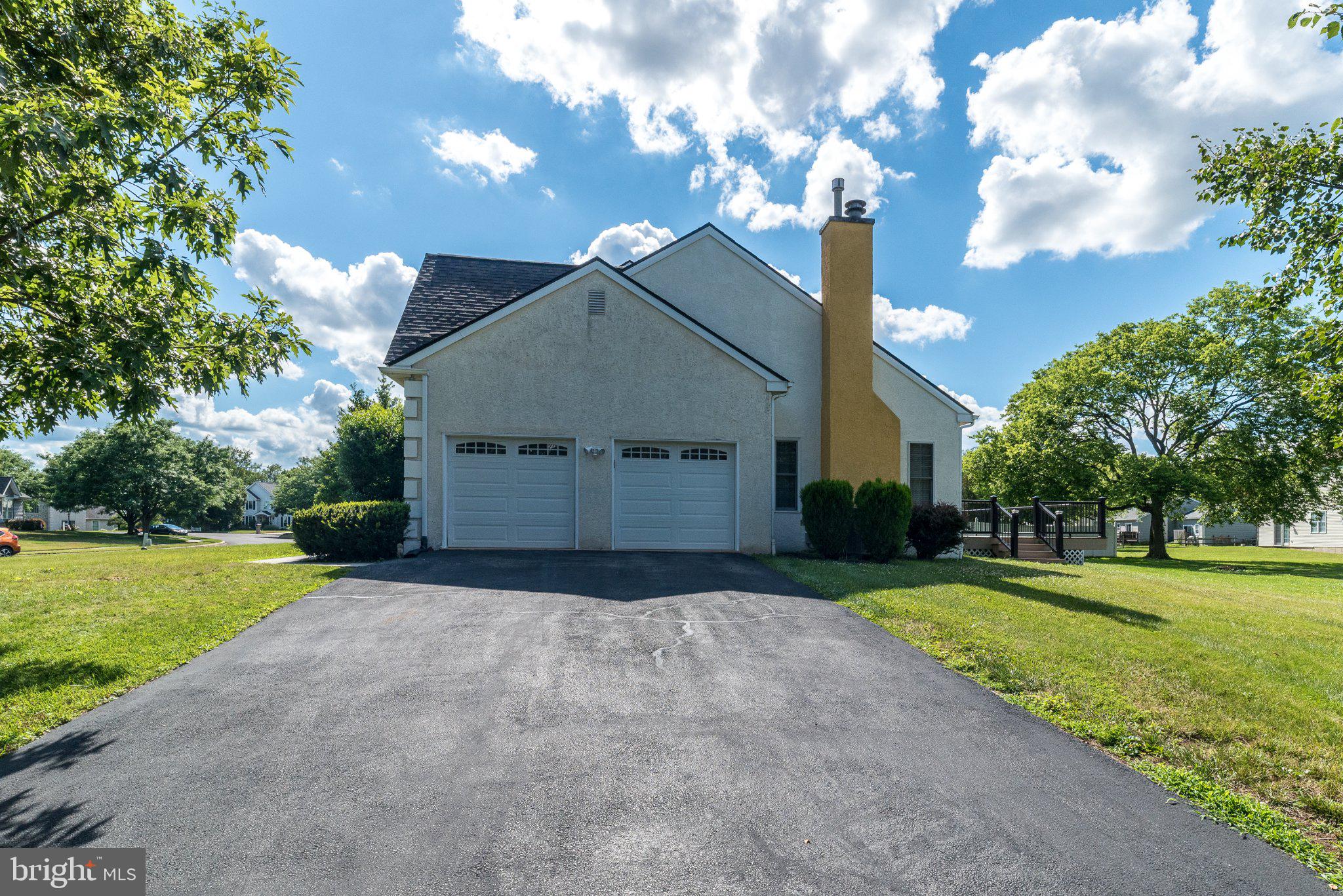 PIN OAKS ESTS - Residential