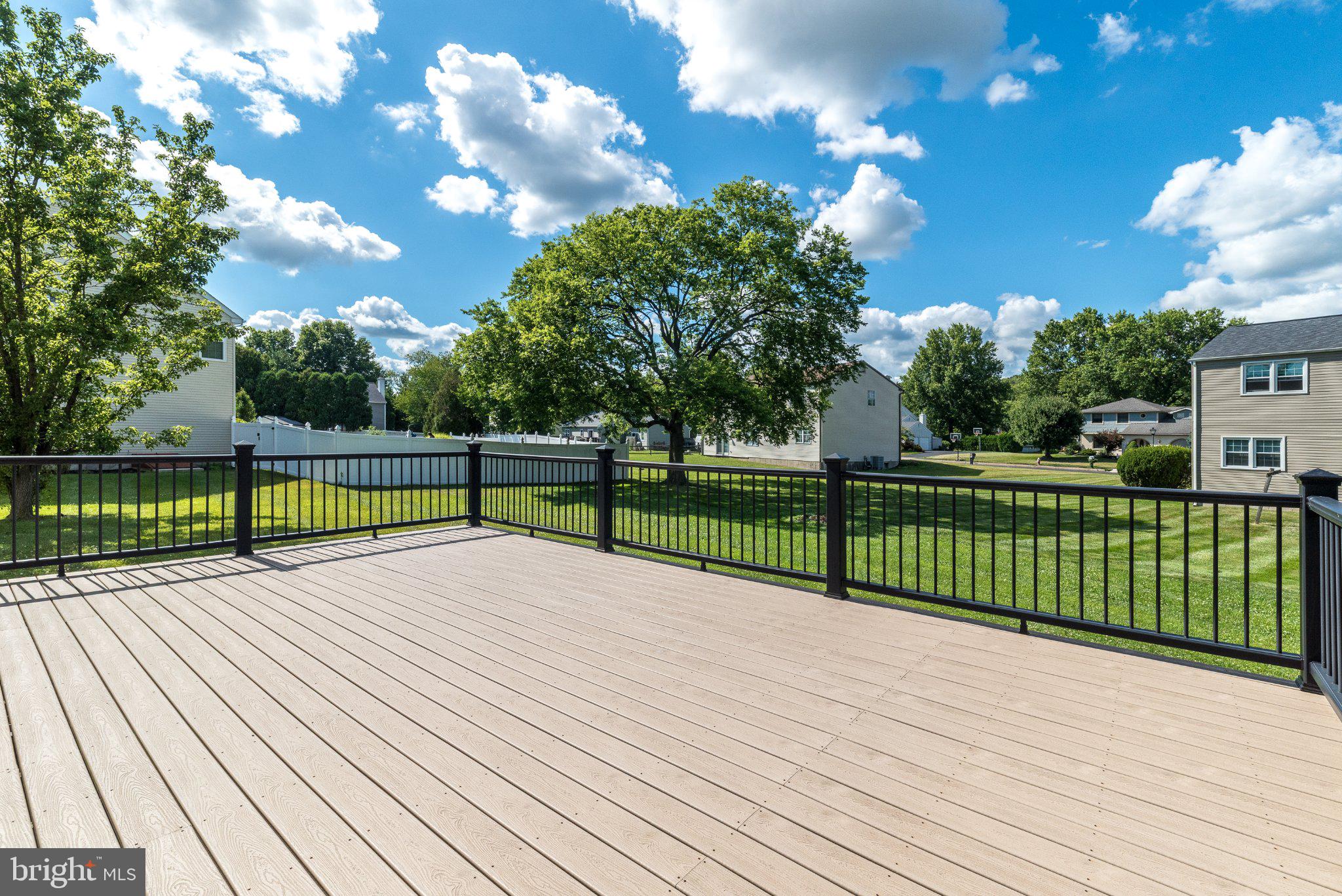 PIN OAKS ESTS - Residential