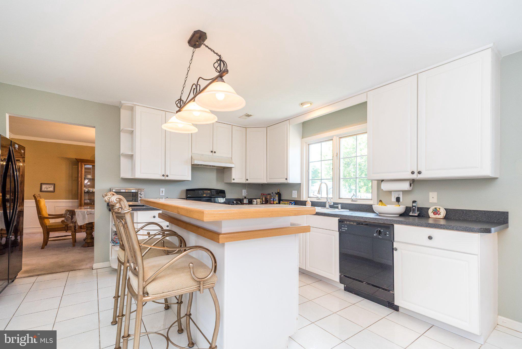 PIN OAKS ESTS - Residential