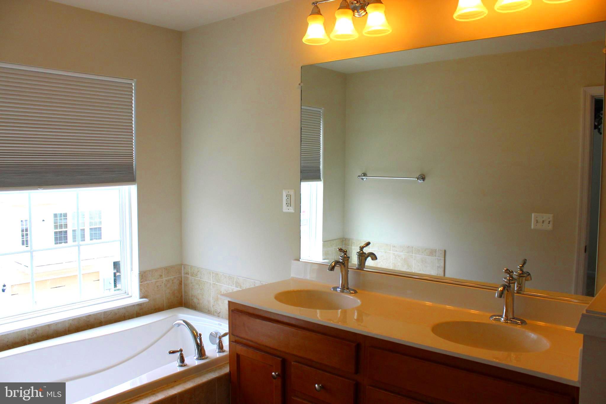 EAST GATE - Residential Lease
