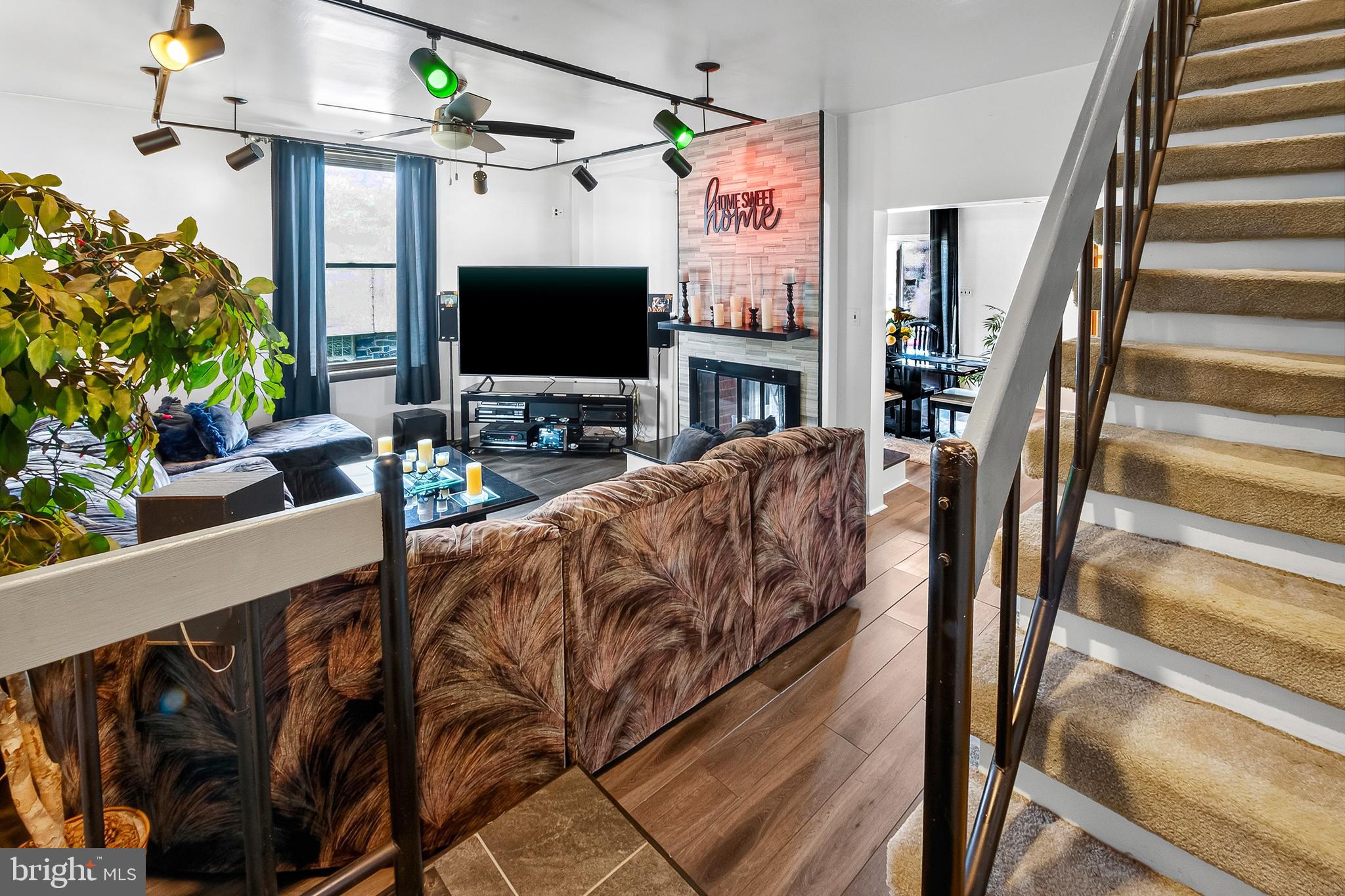 COLLINGSWOOD - Residential