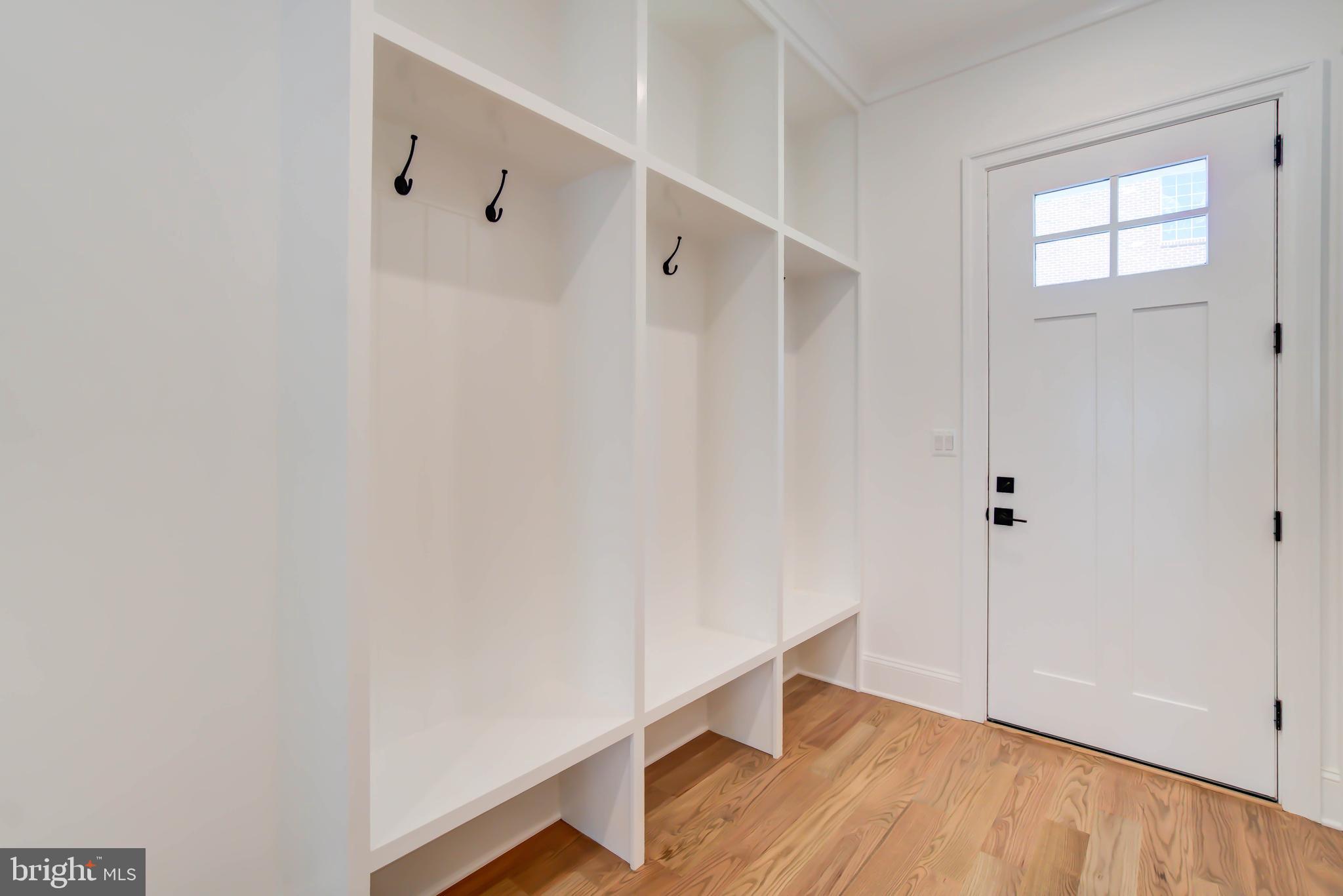 POTOMAC OUTSIDE - Residential
