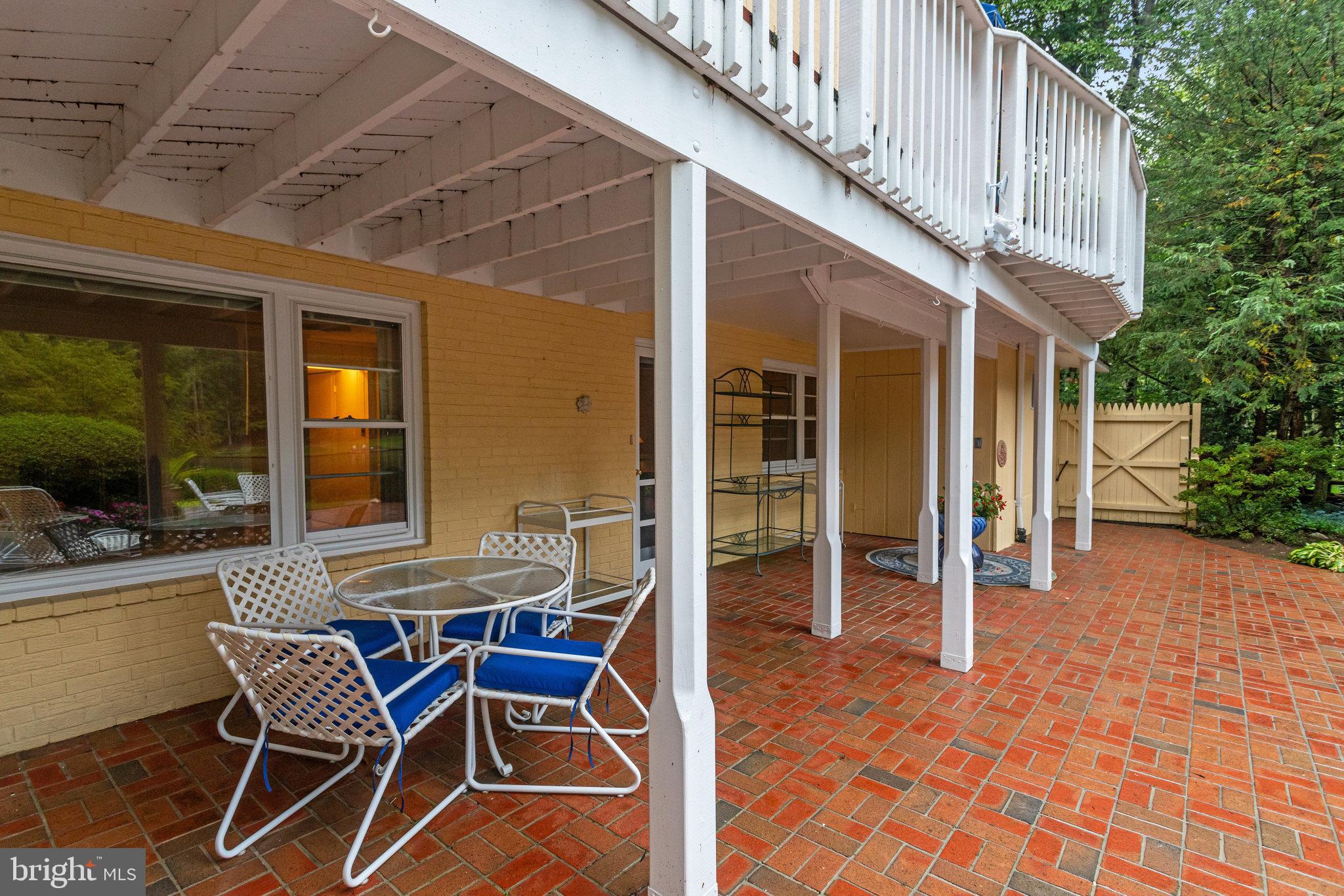 LAKE BARCROFT - Residential