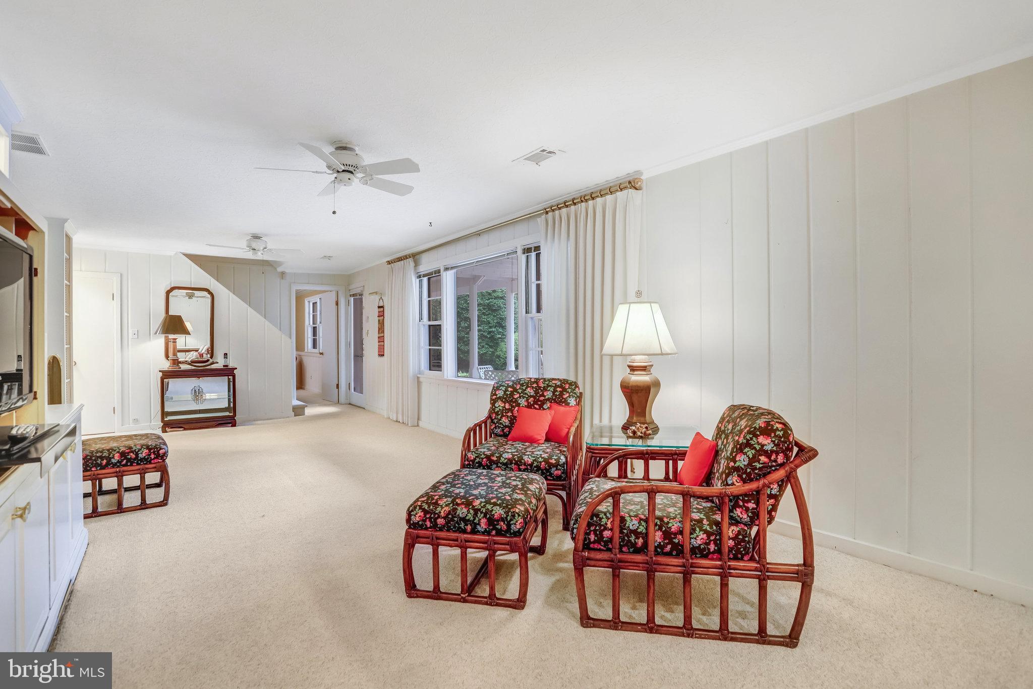 LAKE BARCROFT - Residential