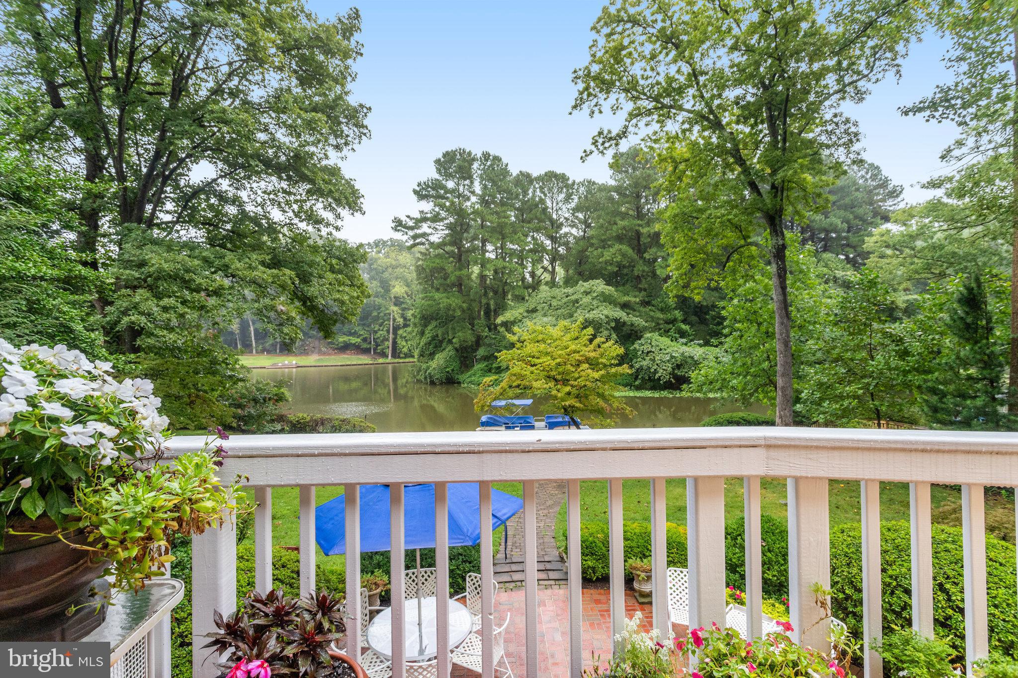LAKE BARCROFT - Residential