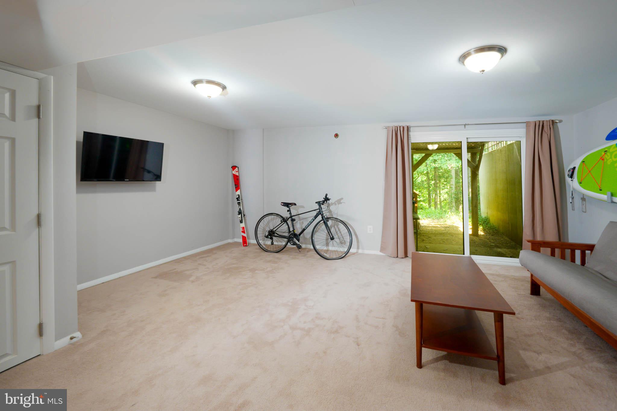 ADMIRALS WALK - Residential