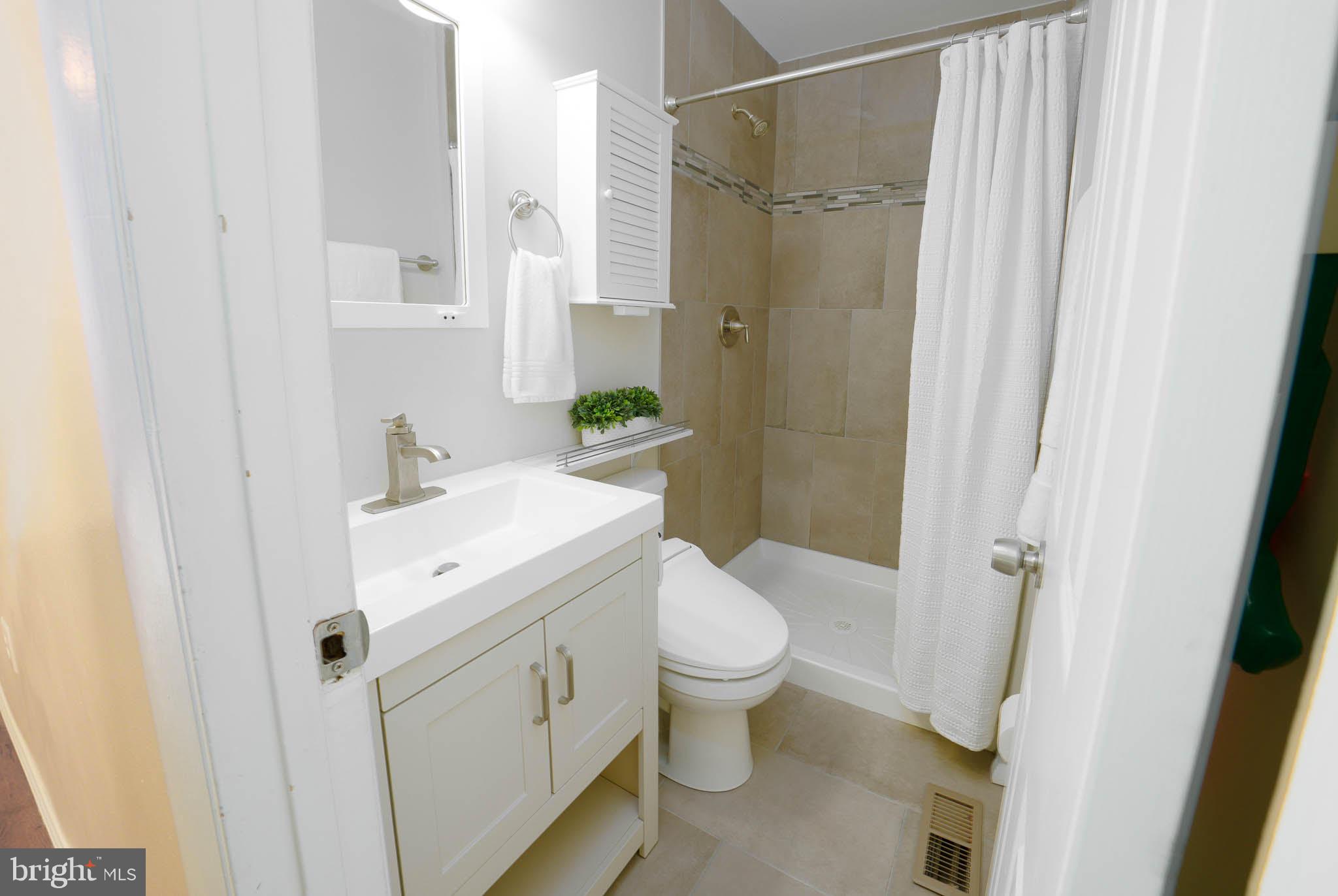 ADMIRALS WALK - Residential