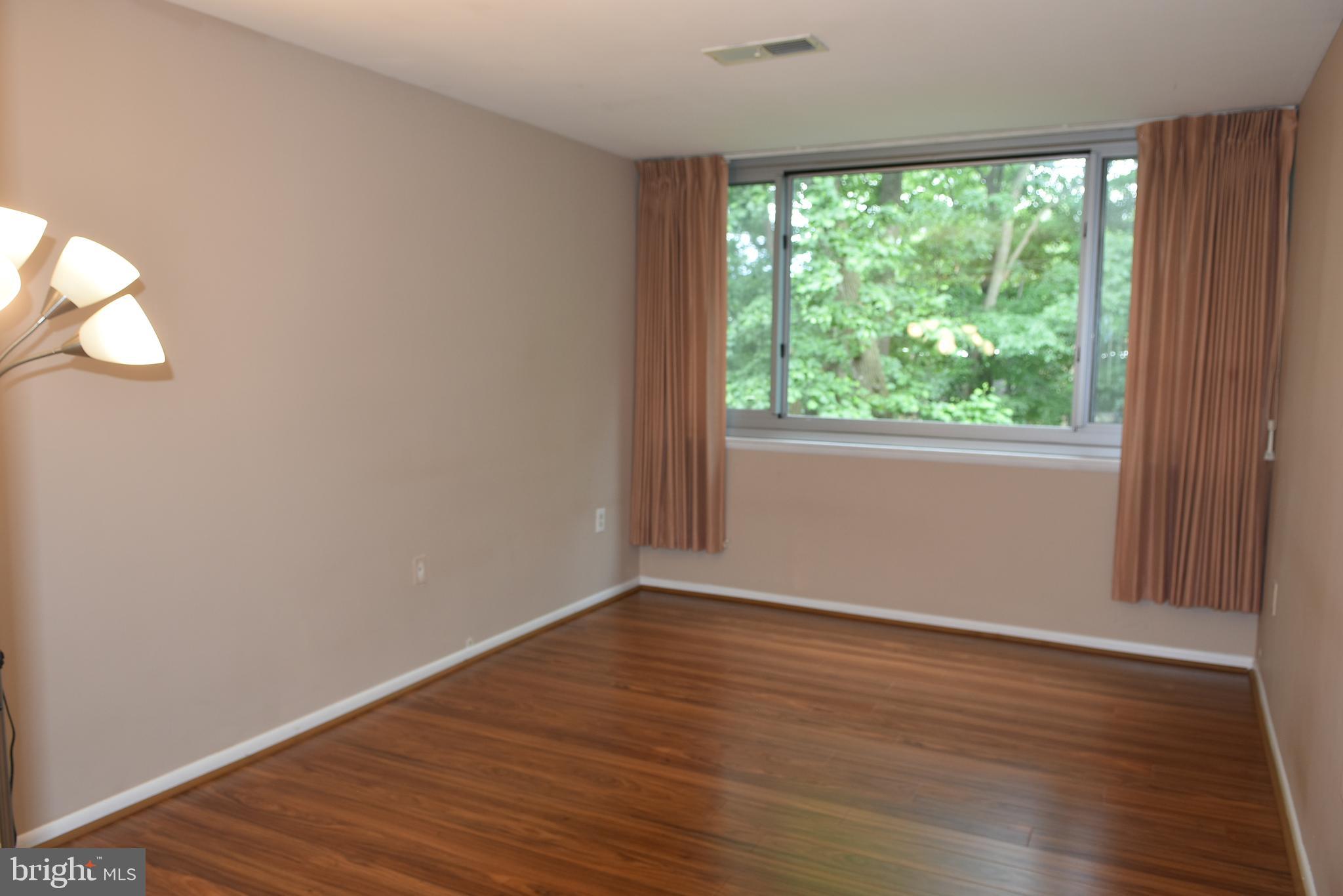 BRIARWOOD COURT - Residential Lease