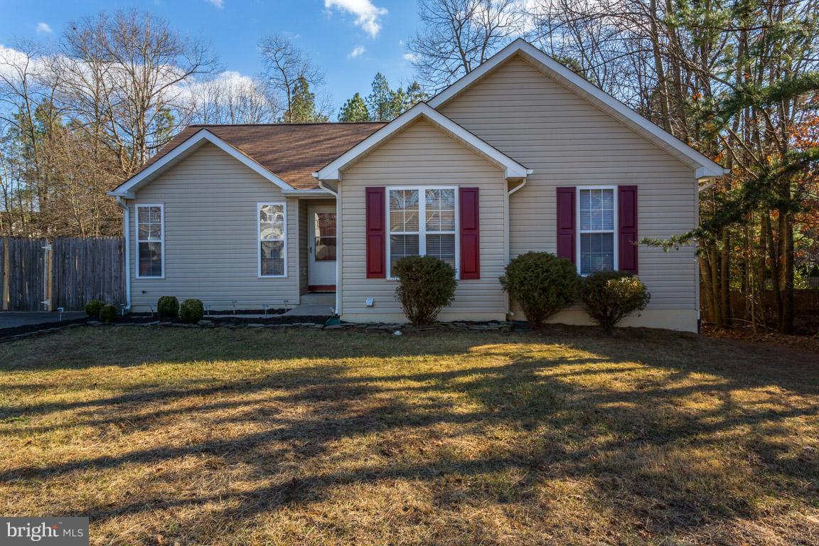 Lovely Rambler*3Bd/2Ba*Move-in ready*Completely updated*New hdwd LR/kitchen/DR*New cpt Bds*New kitchen cabinets, granite&backsplash*New S/S appl*New cer tile, vanities, mirrors, lights in Ba*Fresh paint*Fresh stained dck*Large, fenced bk yrd w/storage shed*New roof 2015*Attic & lrg climate cntrld crawlspace for storage*Close to I95/Rt 1/shopping/dining*Quiet neighborhood