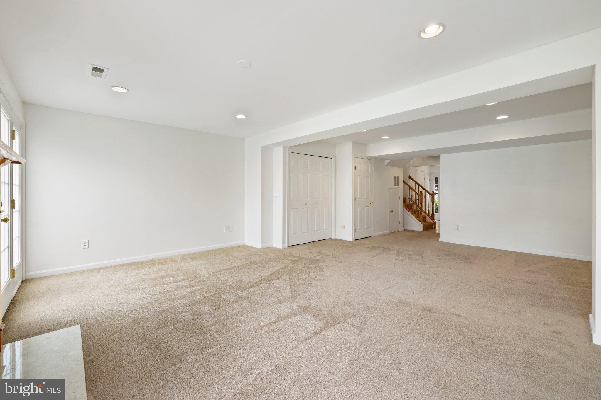 LAKELAND PLACE - Residential