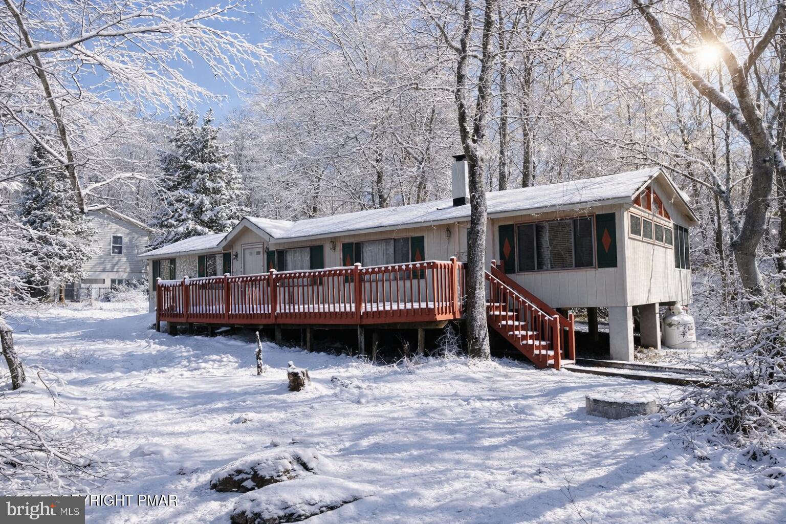ARROWHEAD  LAKES - Residential