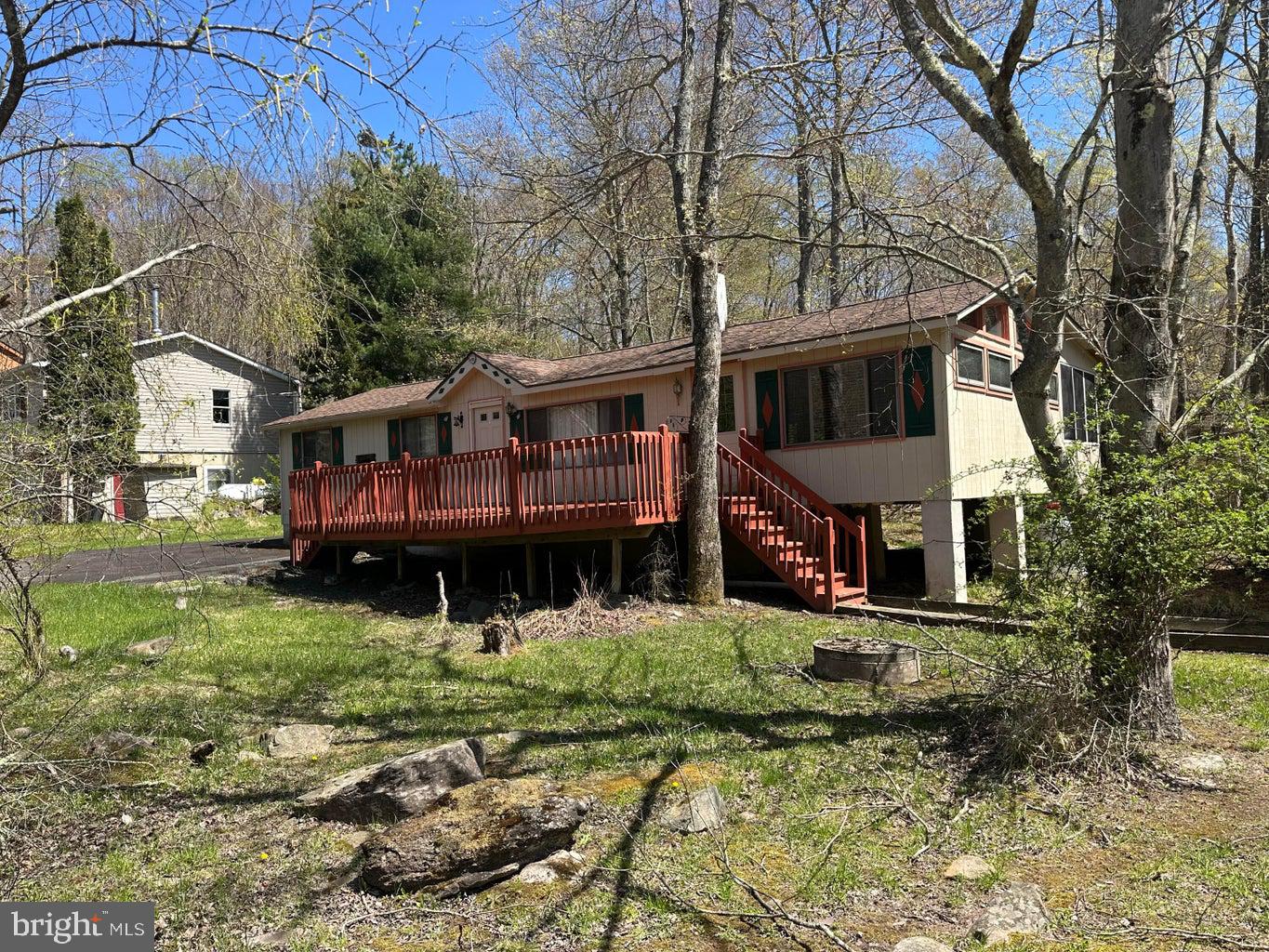 ARROWHEAD  LAKES - Residential