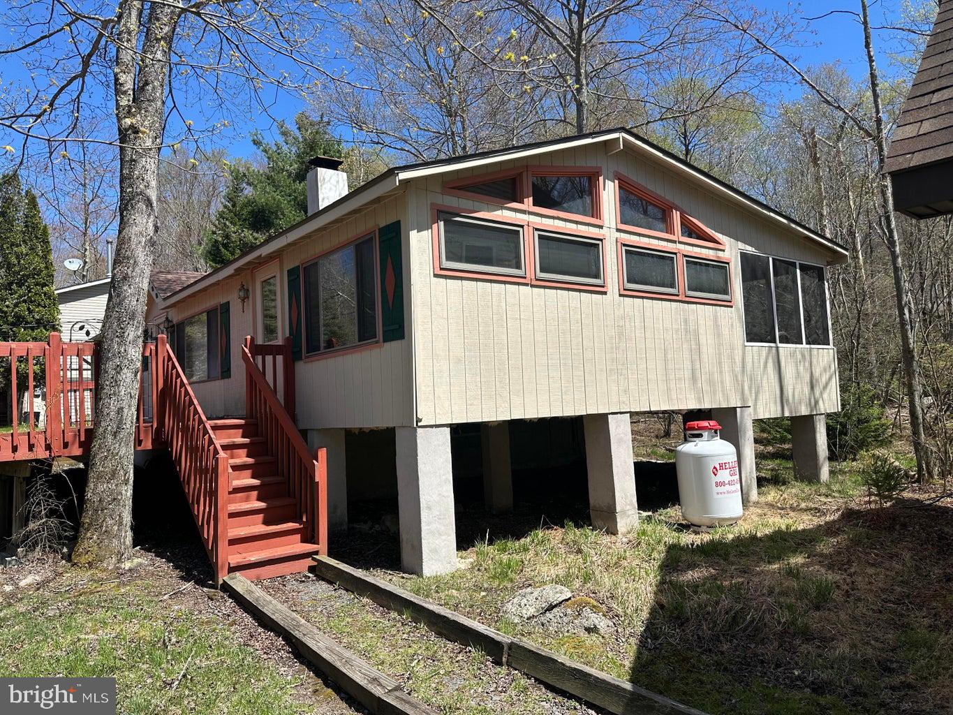 ARROWHEAD  LAKES - Residential