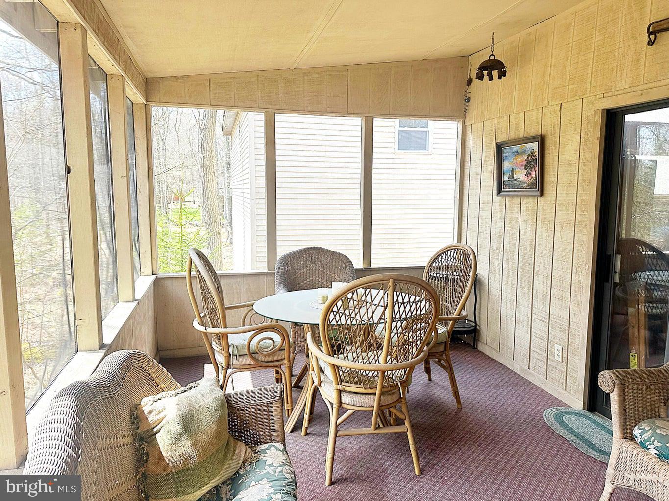 ARROWHEAD  LAKES - Residential