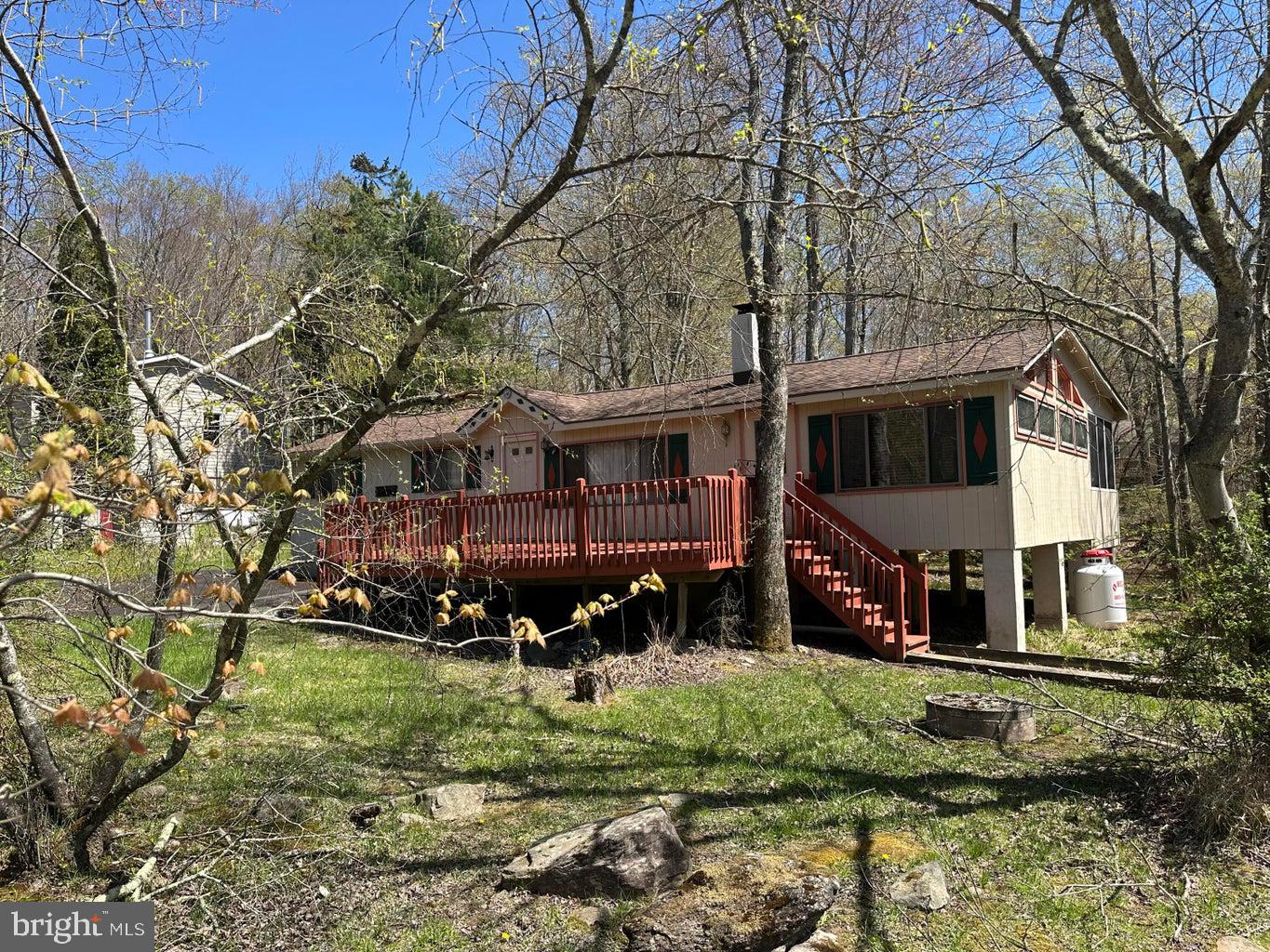 ARROWHEAD  LAKES - Residential