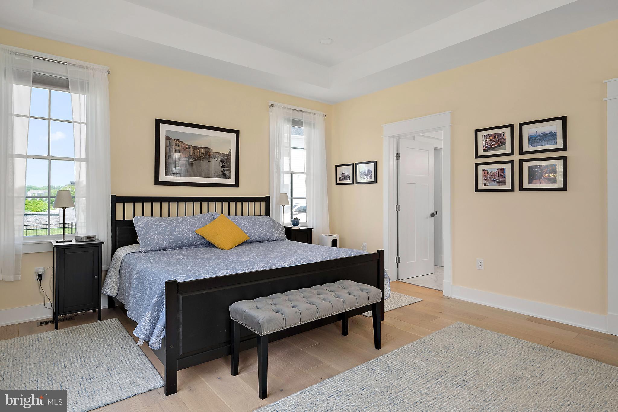 SHOWFIELD - Residential