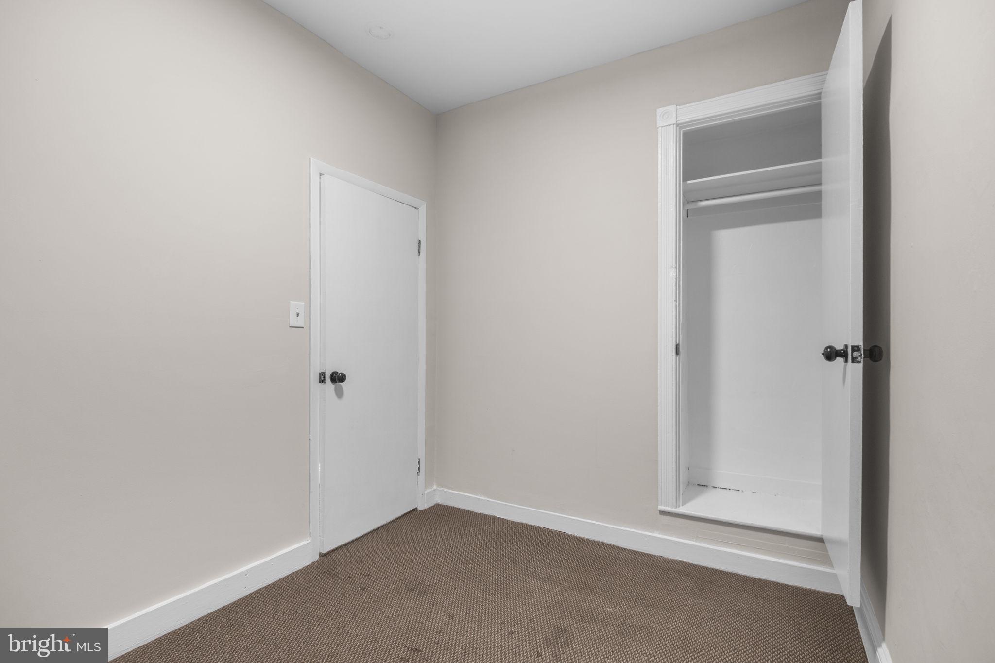 MILL HILL - Residential