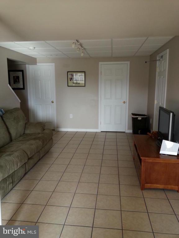 MANOR OAKS - Residential