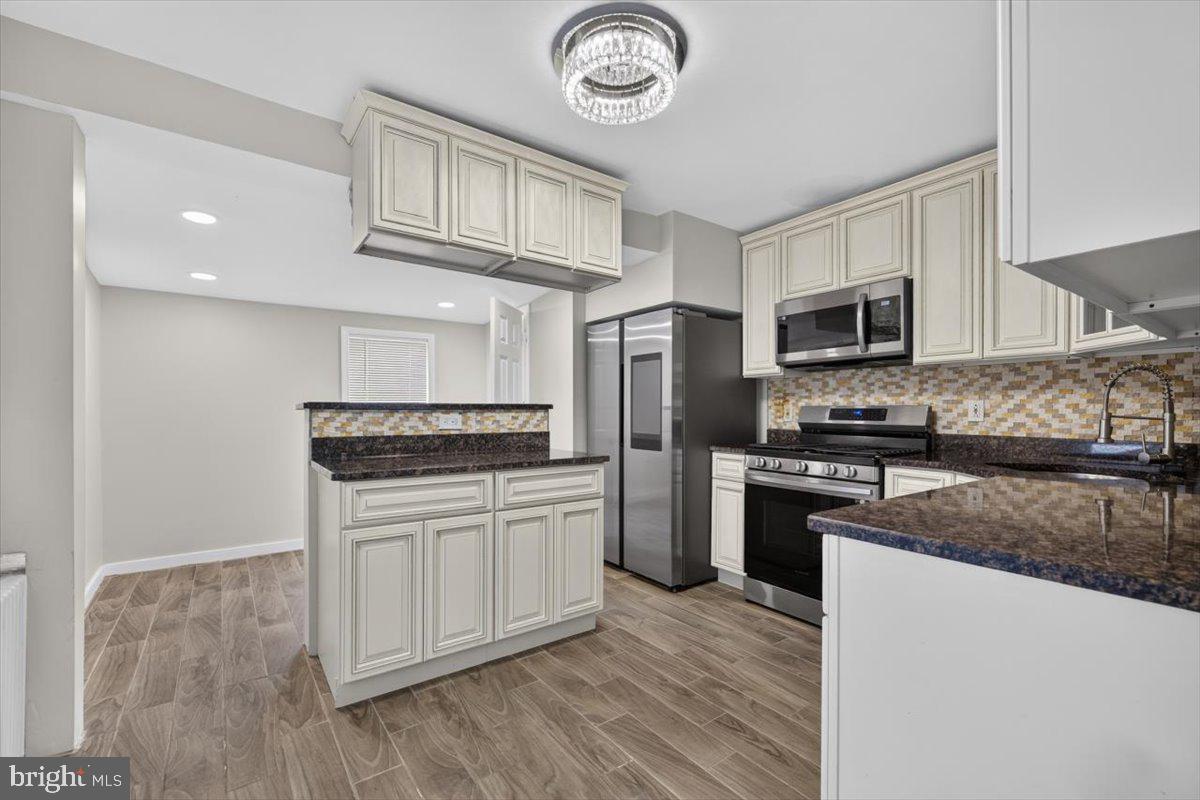 ROXBOROUGH - Residential