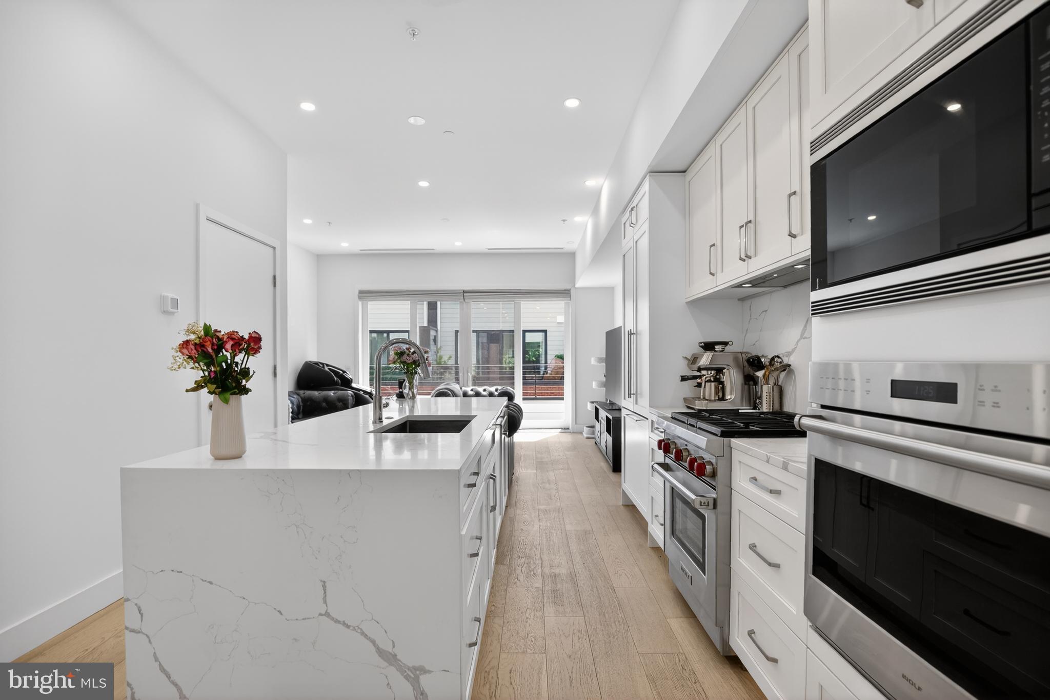 LOGAN SQUARE - Residential