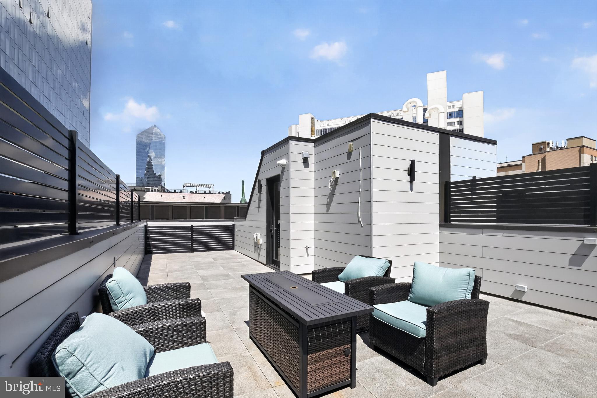 LOGAN SQUARE - Residential