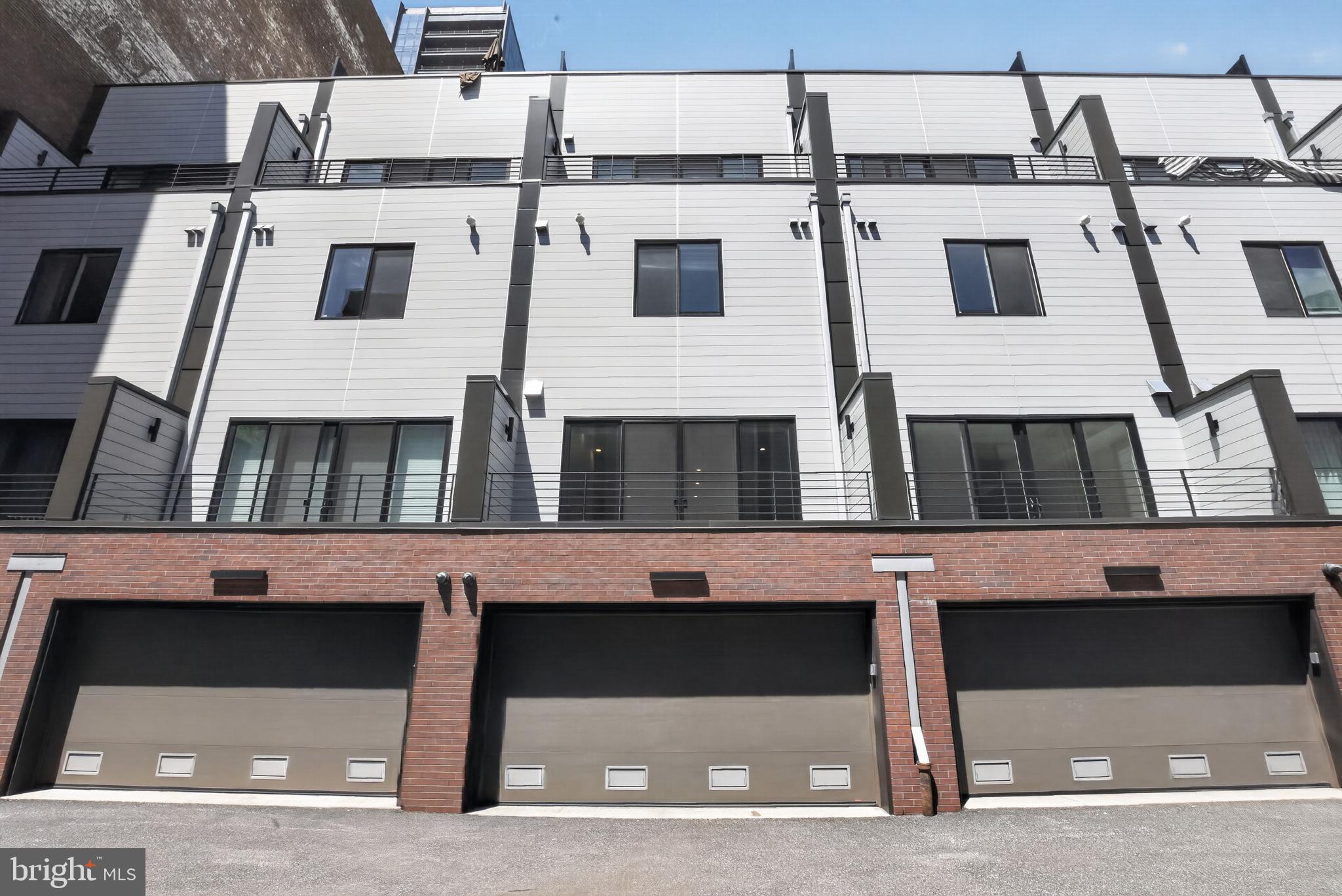 LOGAN SQUARE - Residential
