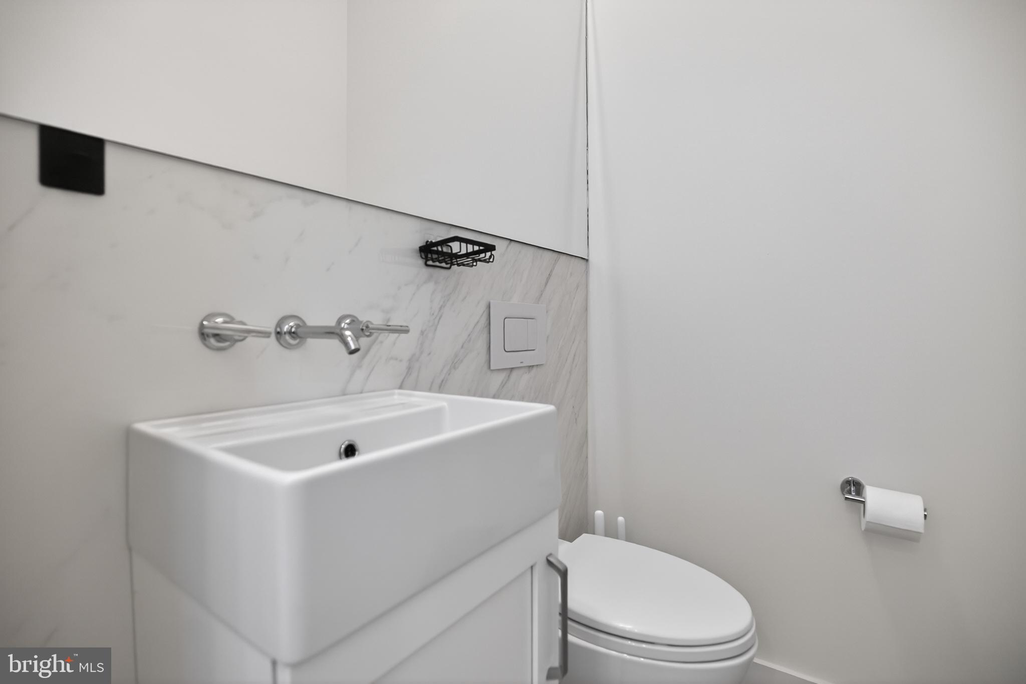 LOGAN SQUARE - Residential