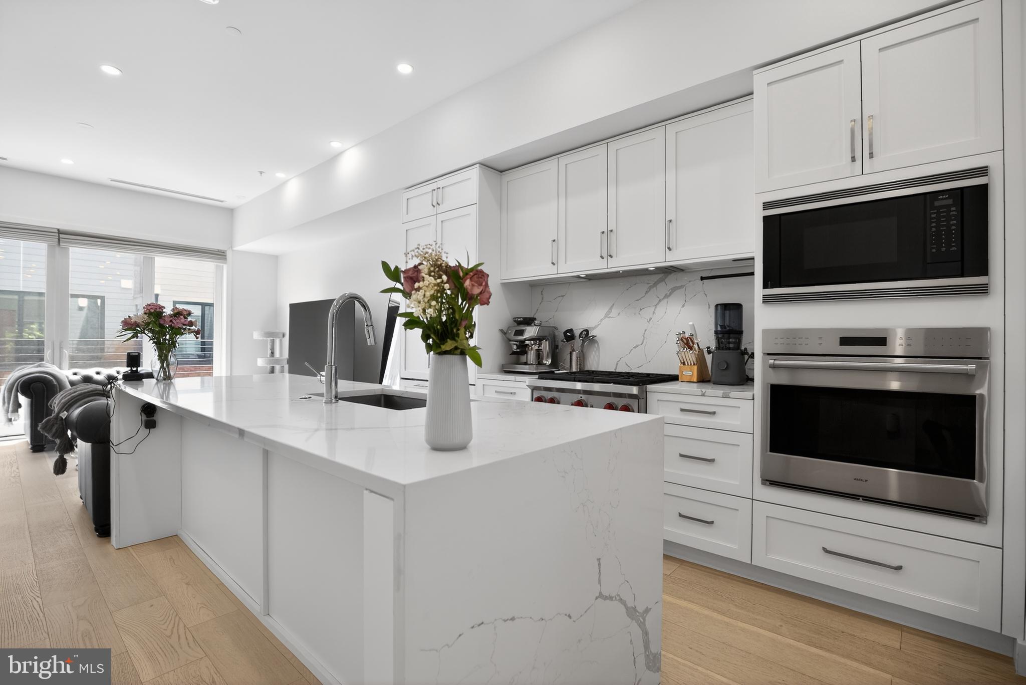 LOGAN SQUARE - Residential