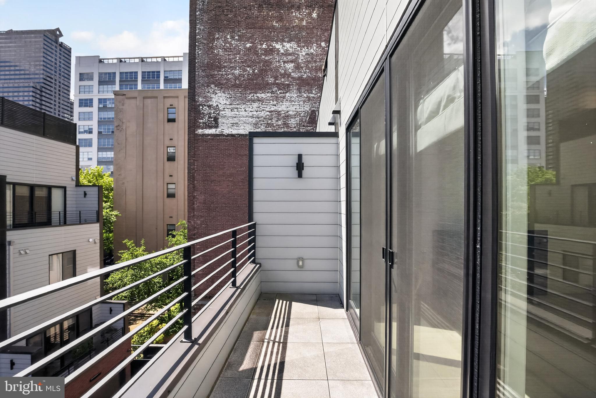 LOGAN SQUARE - Residential