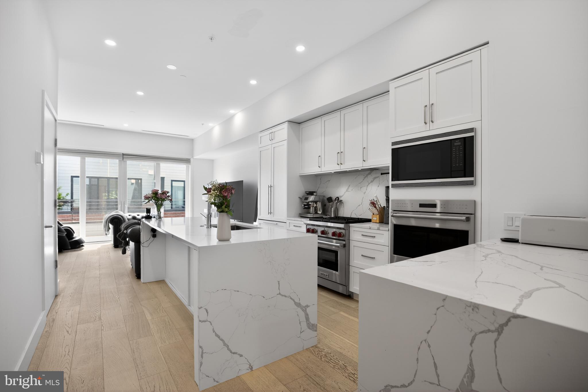 LOGAN SQUARE - Residential