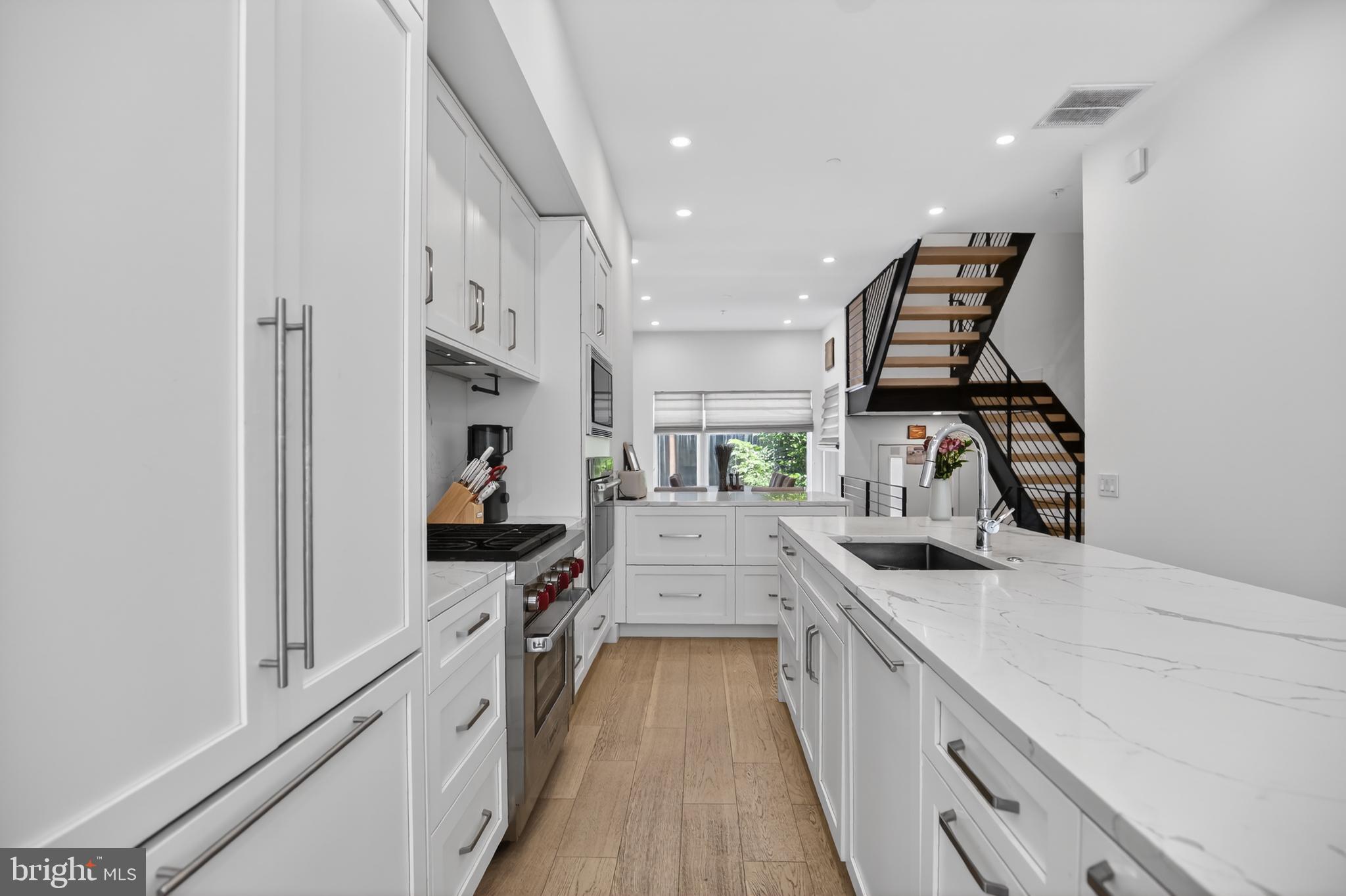 LOGAN SQUARE - Residential
