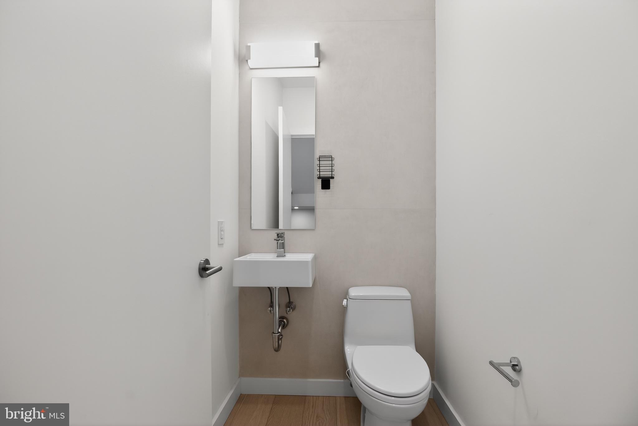 LOGAN SQUARE - Residential