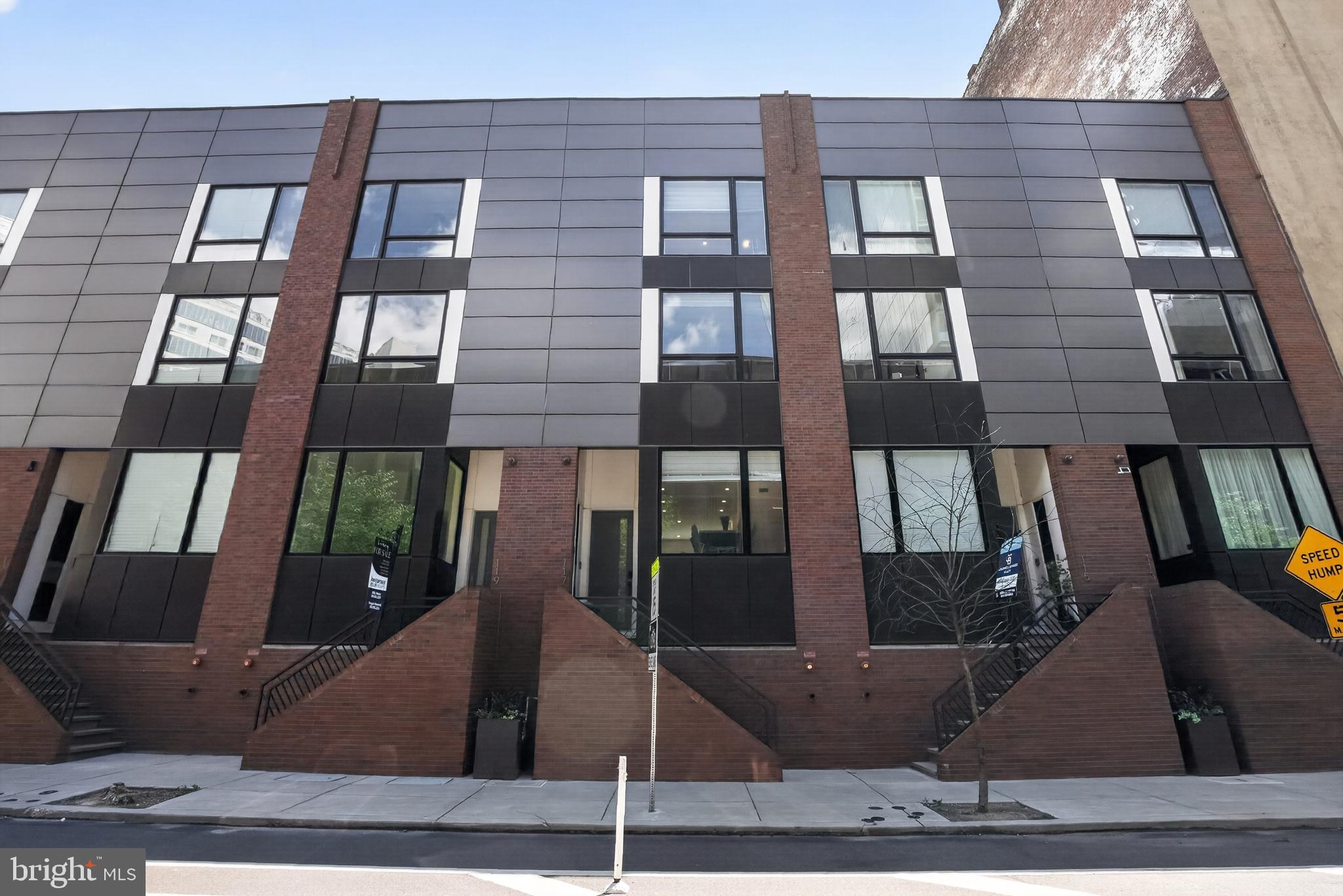 LOGAN SQUARE - Residential