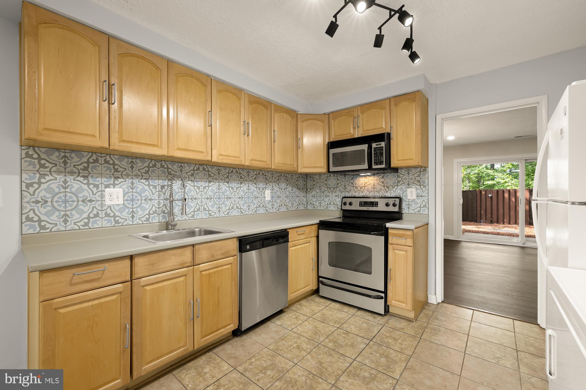 RESTON - Residential
