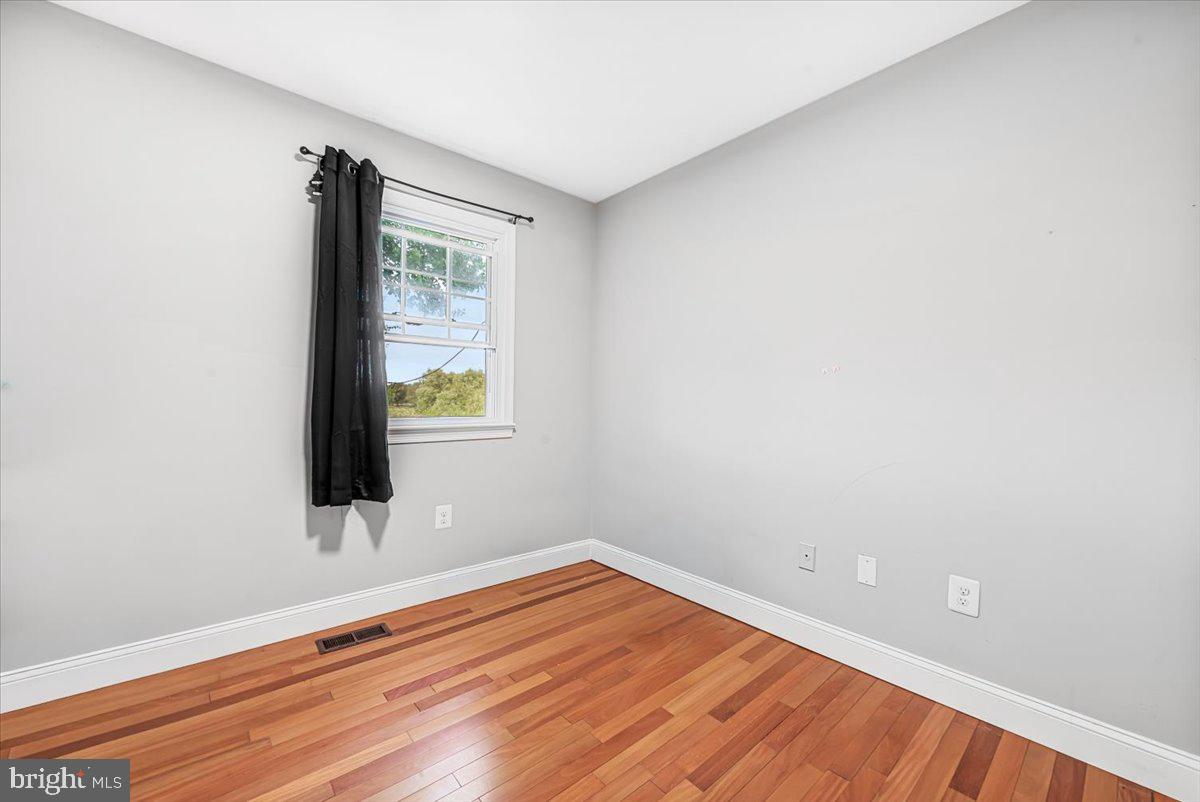 VILLAGE OF OAKLAND MILLS - Residential