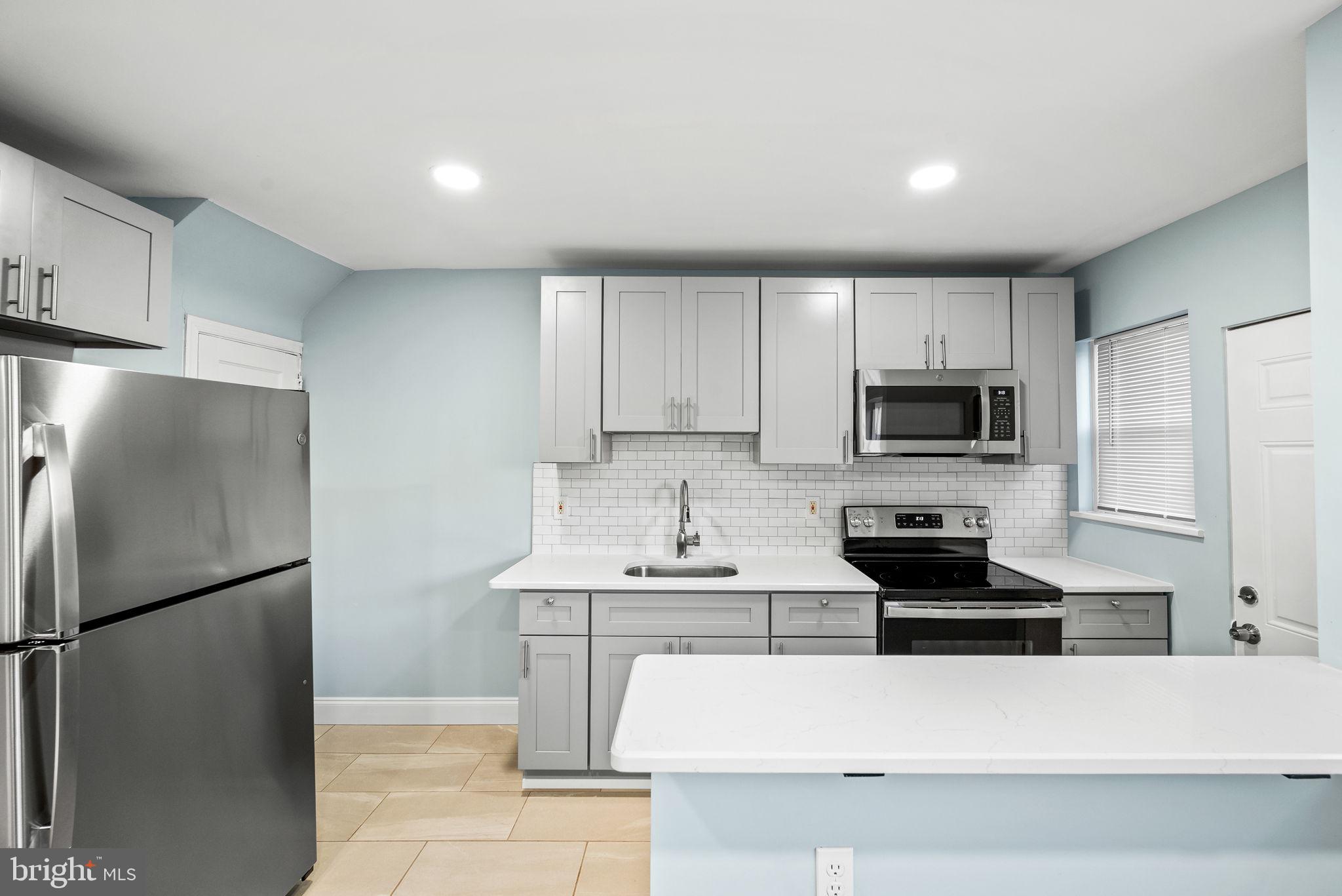 OXFORD CIRCLE - Residential
