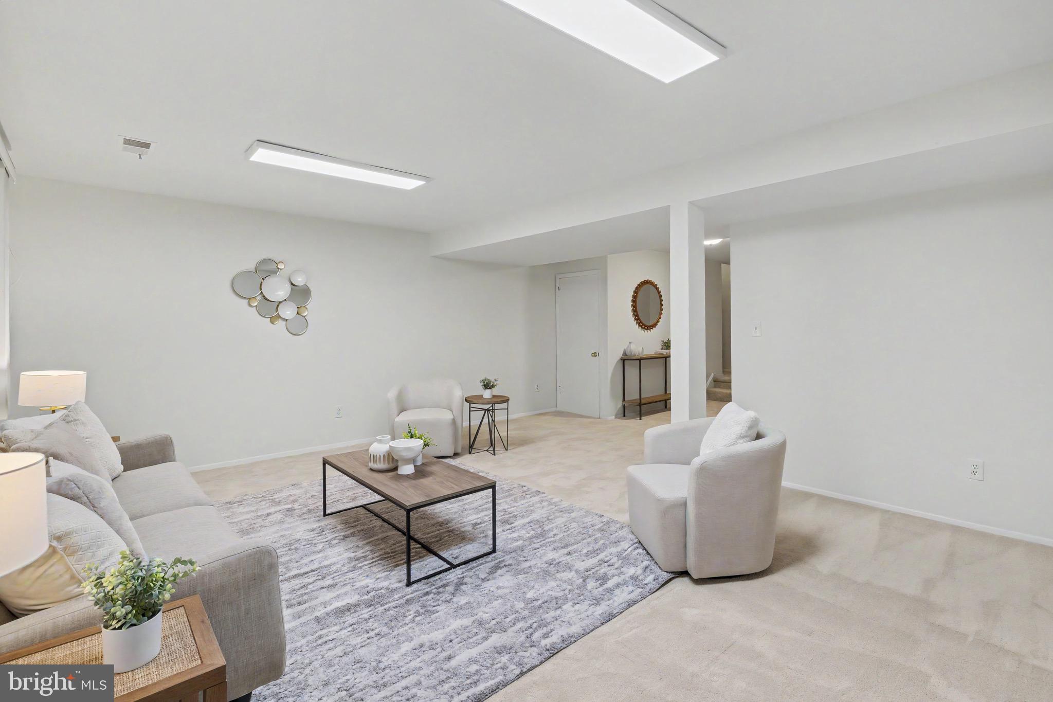 GLENBROOK KNOLLS - Residential