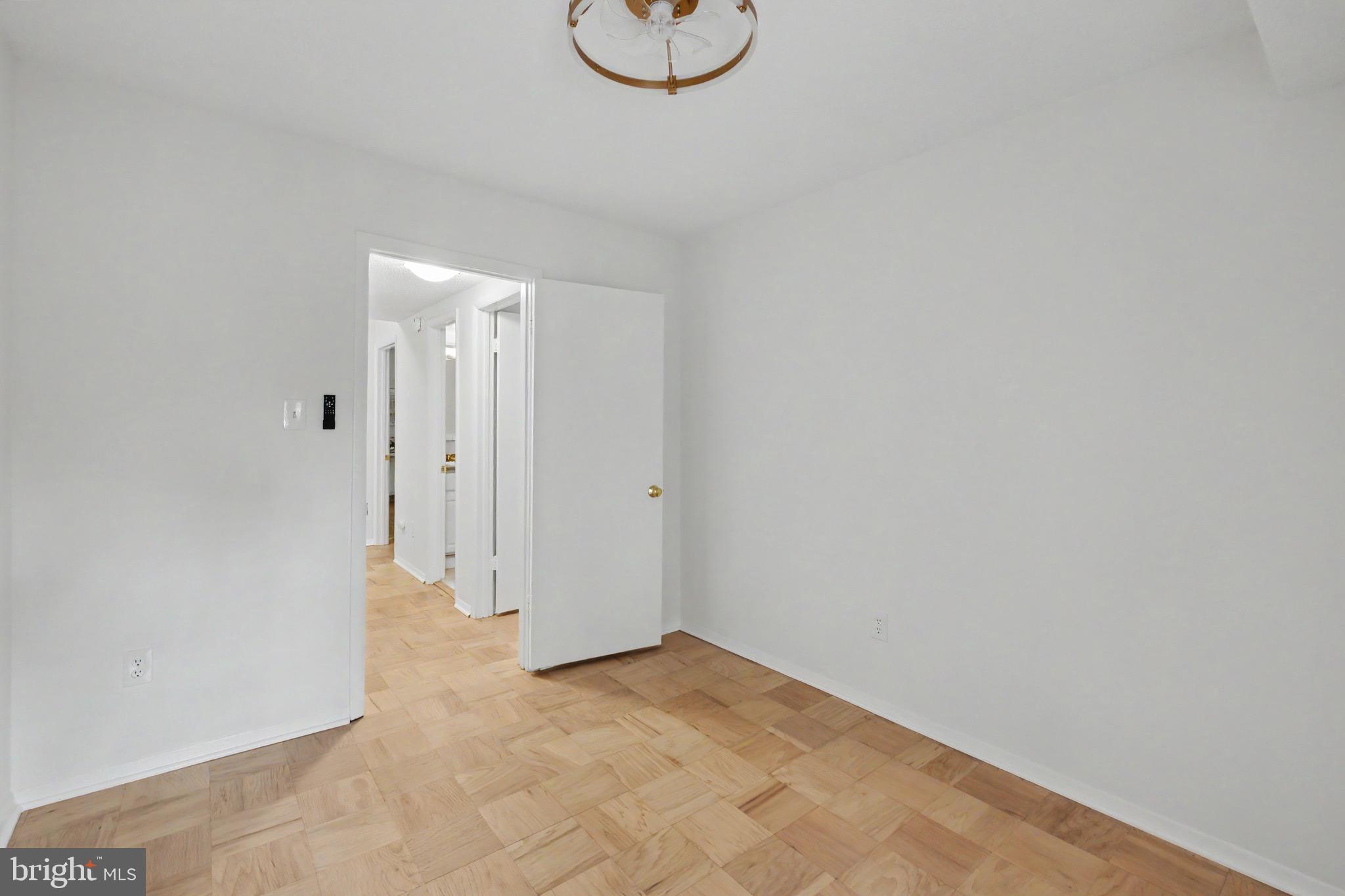 GLENBROOK KNOLLS - Residential