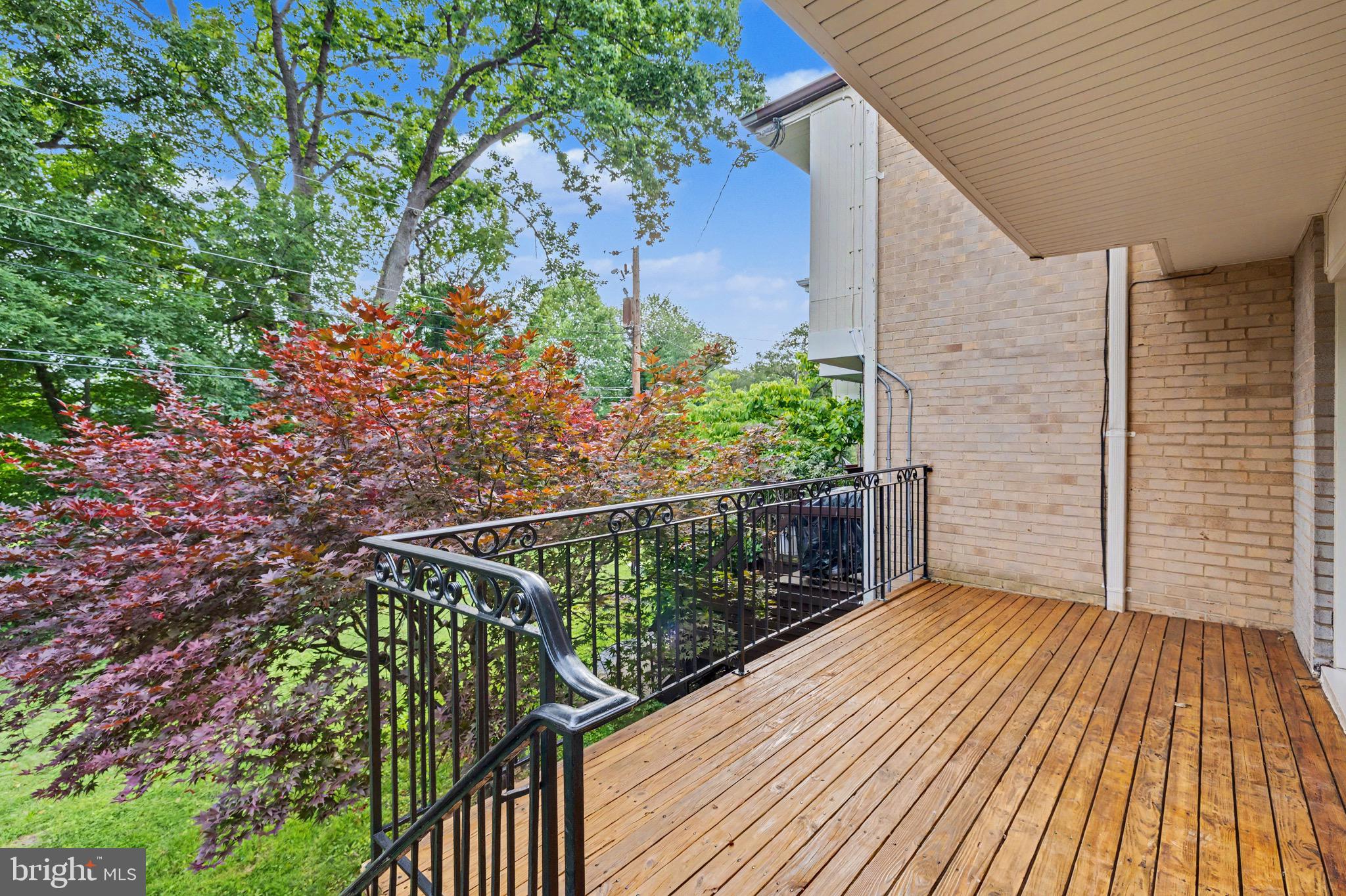 GLENBROOK KNOLLS - Residential